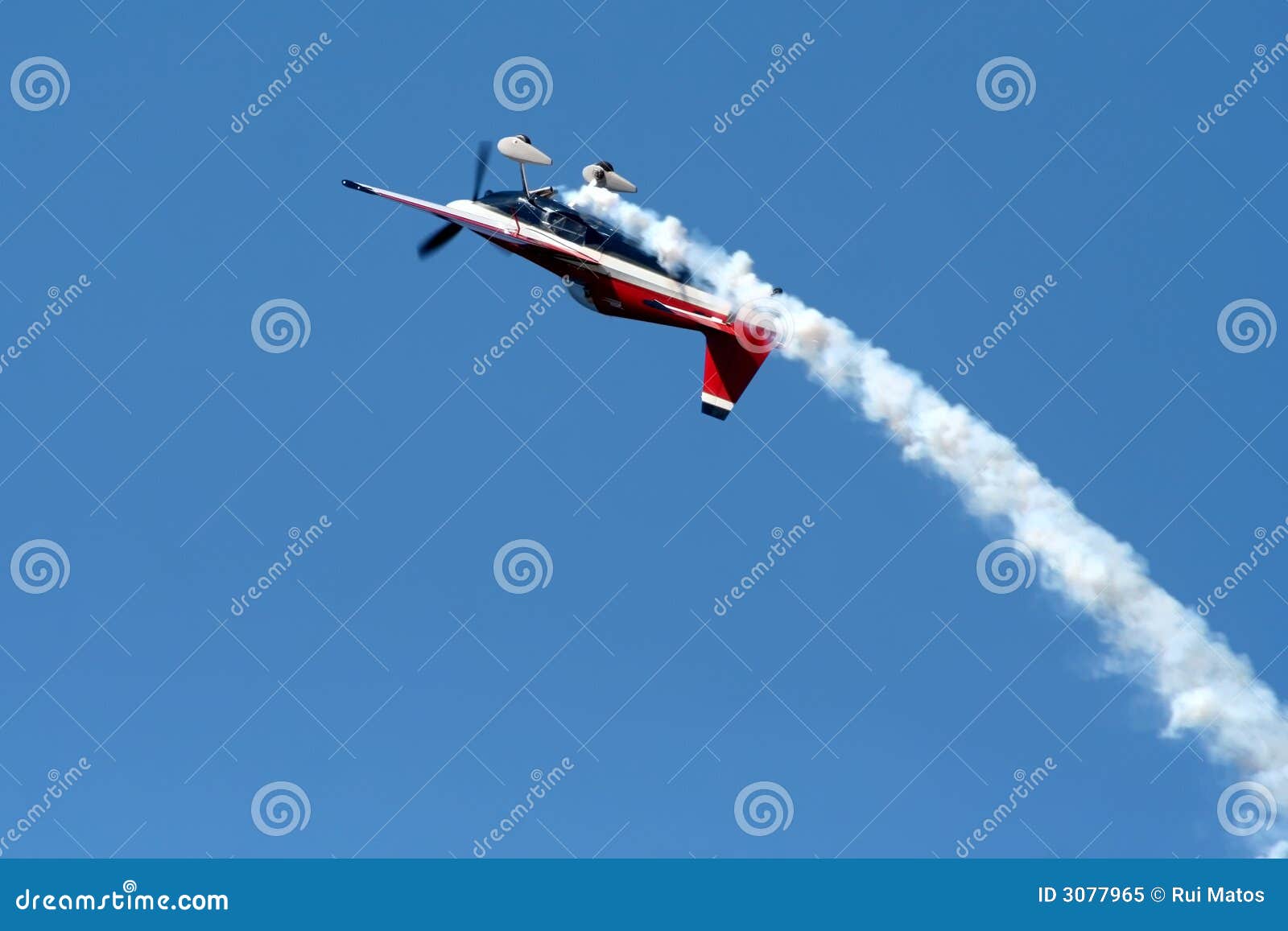 airplane in airshow maneuvers