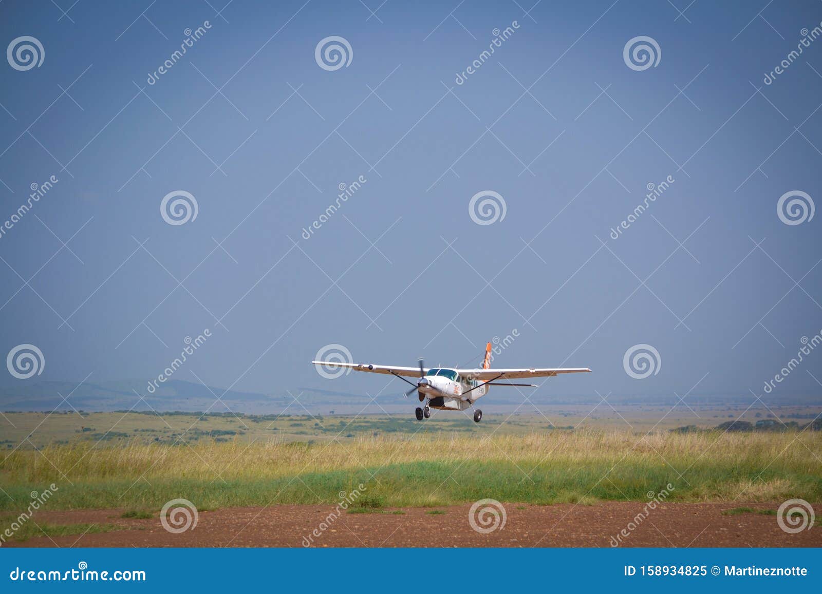 airplane arrive to masai mara reserve