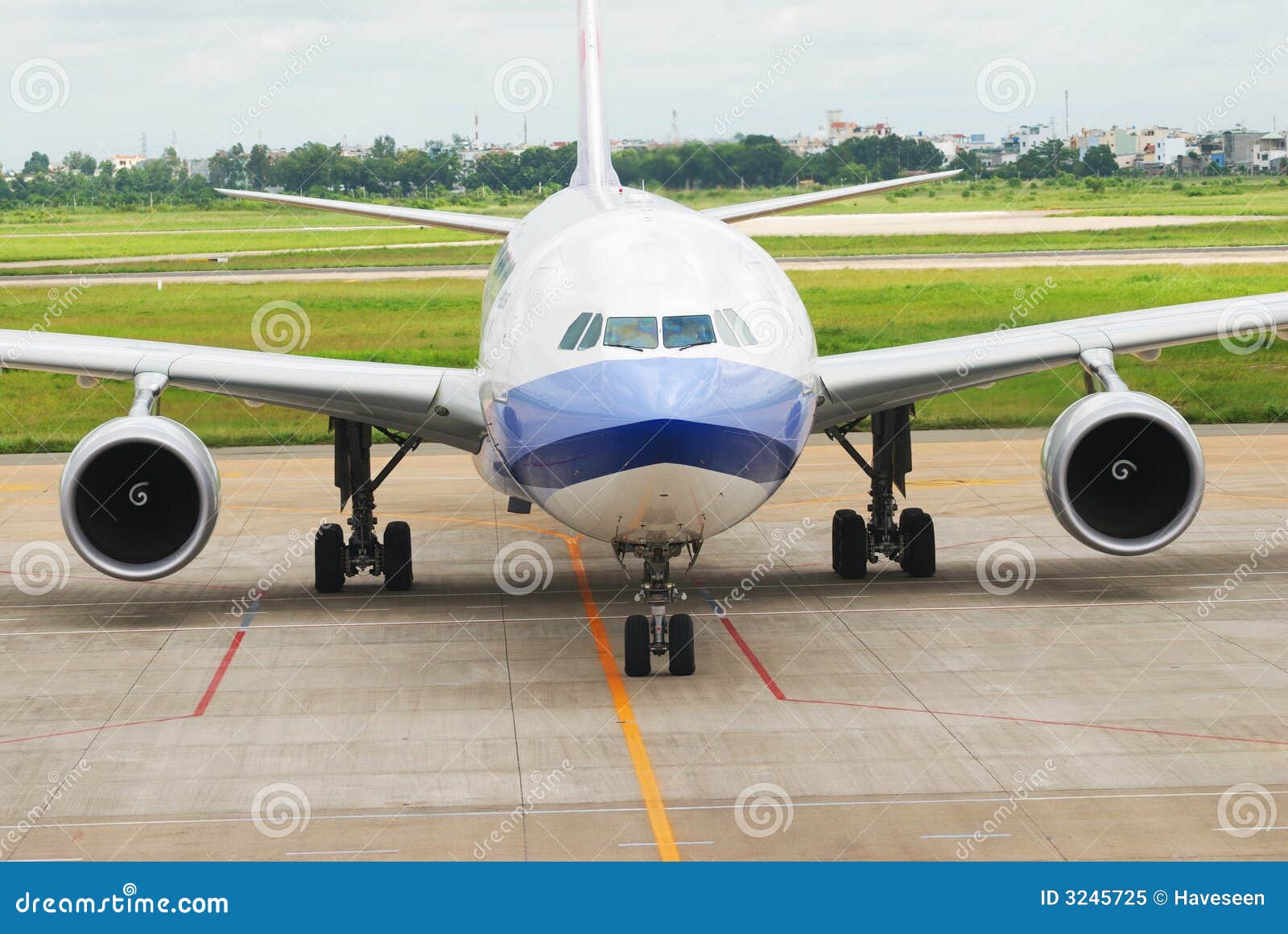 Airplane Is Taxing Royalty Free Stock Photo - Image: 3245725
