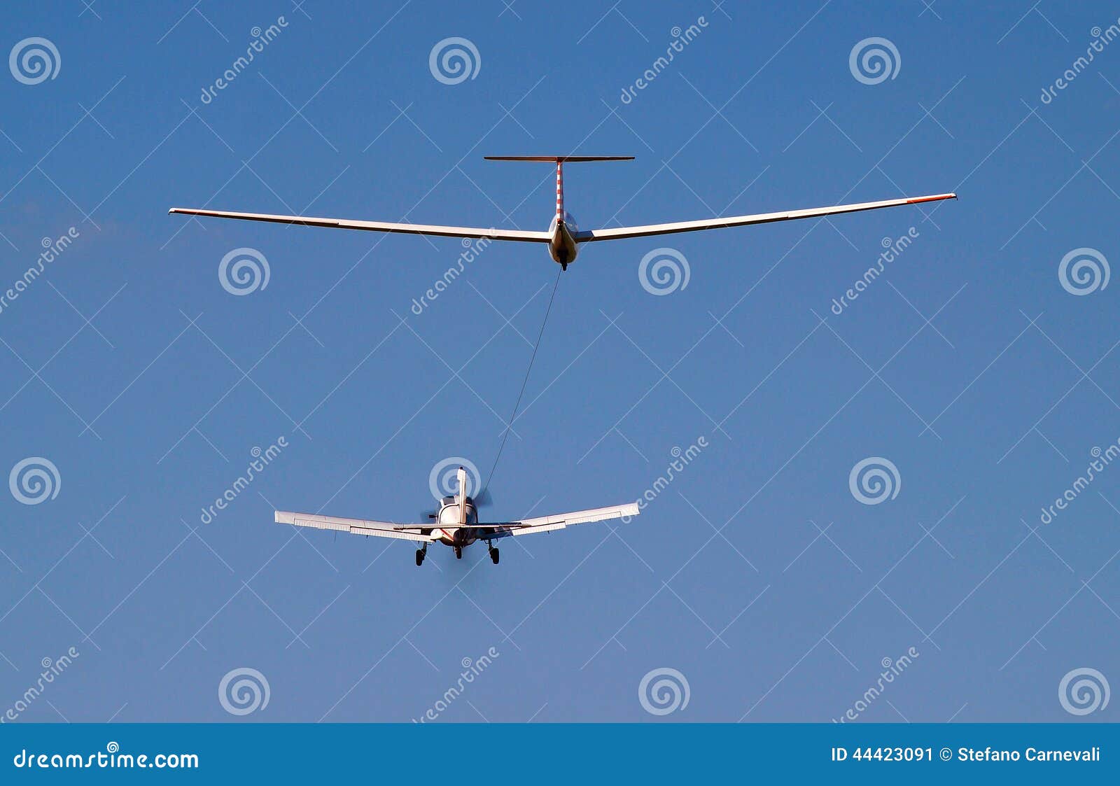 airplane towing a glider