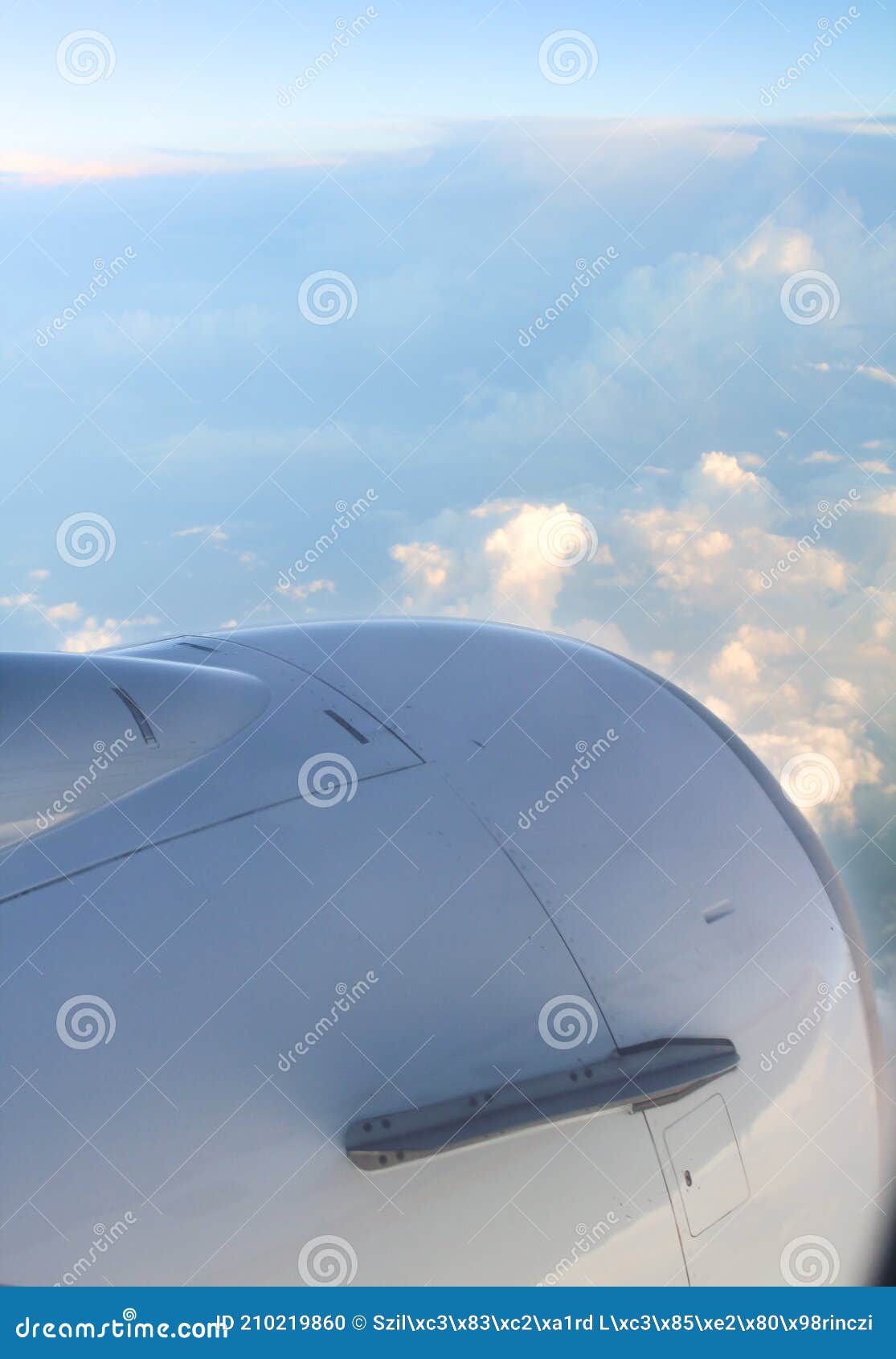 airplane wing with turbina in the air.