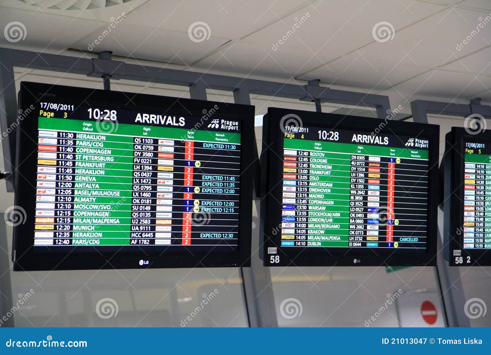 Arrived board. Arrivals Board. Прибытие arrival аэропорт. Табло прилета Прага. Аэропорт Аликанте табло.