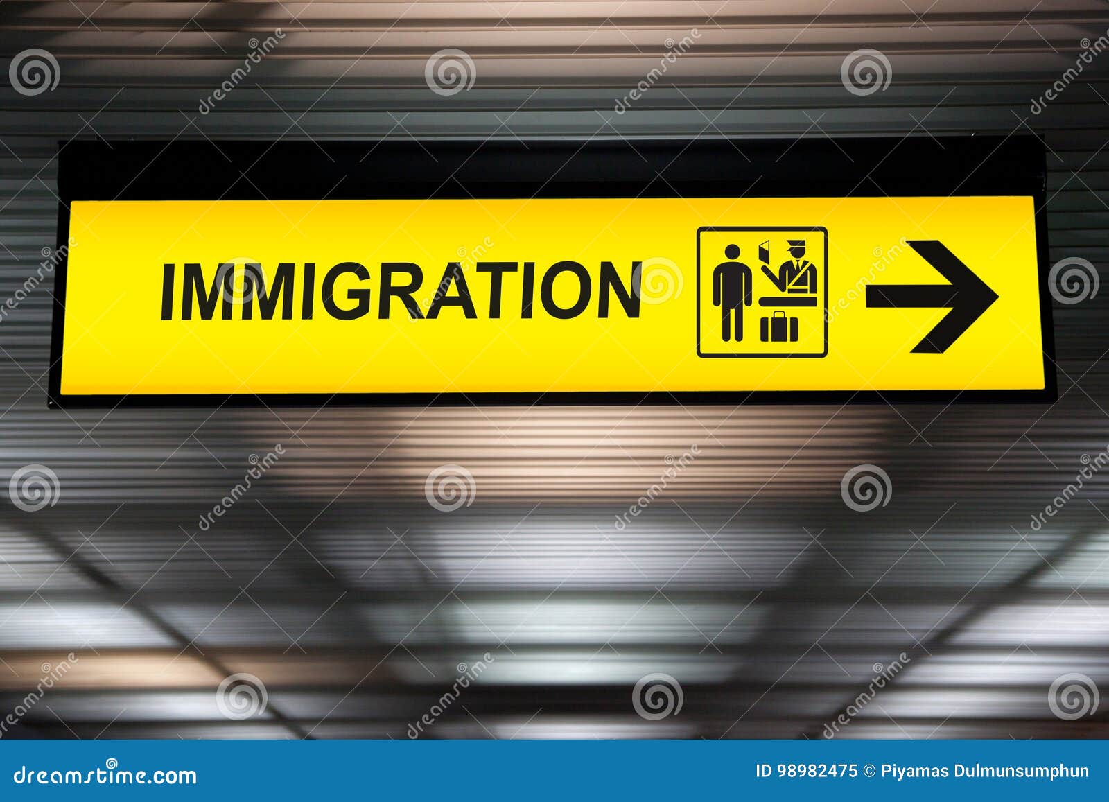 airport immigration and customs sign