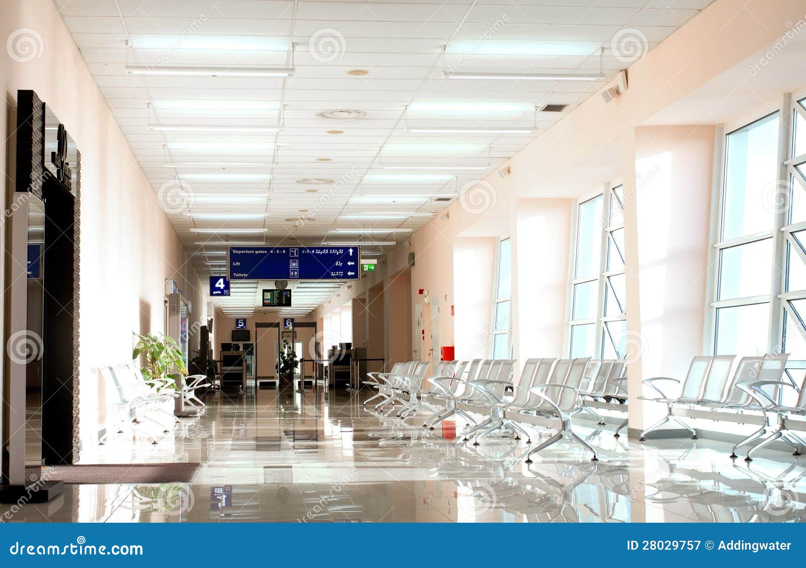 airport terminal with nobody