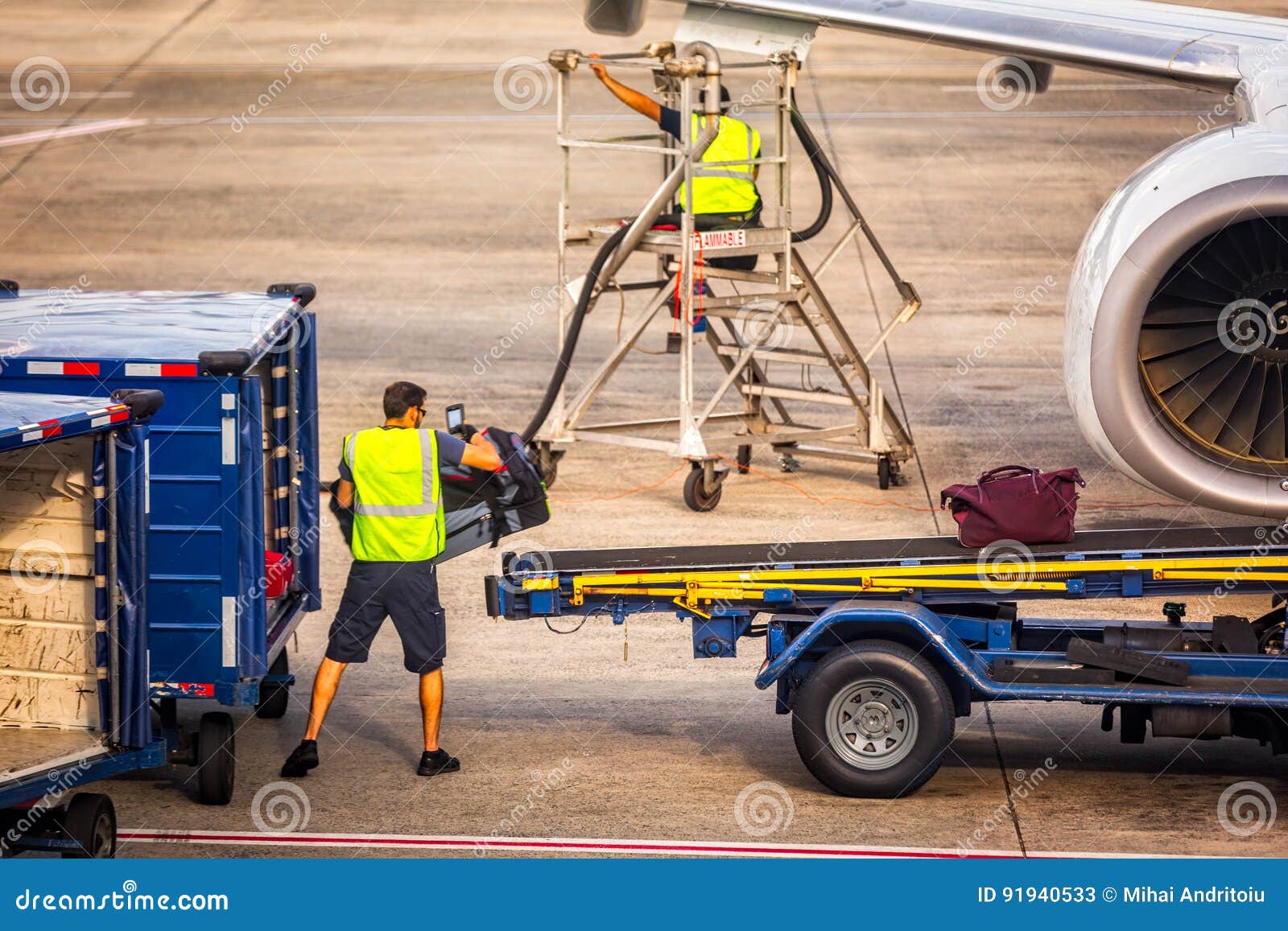 simairport baggage load