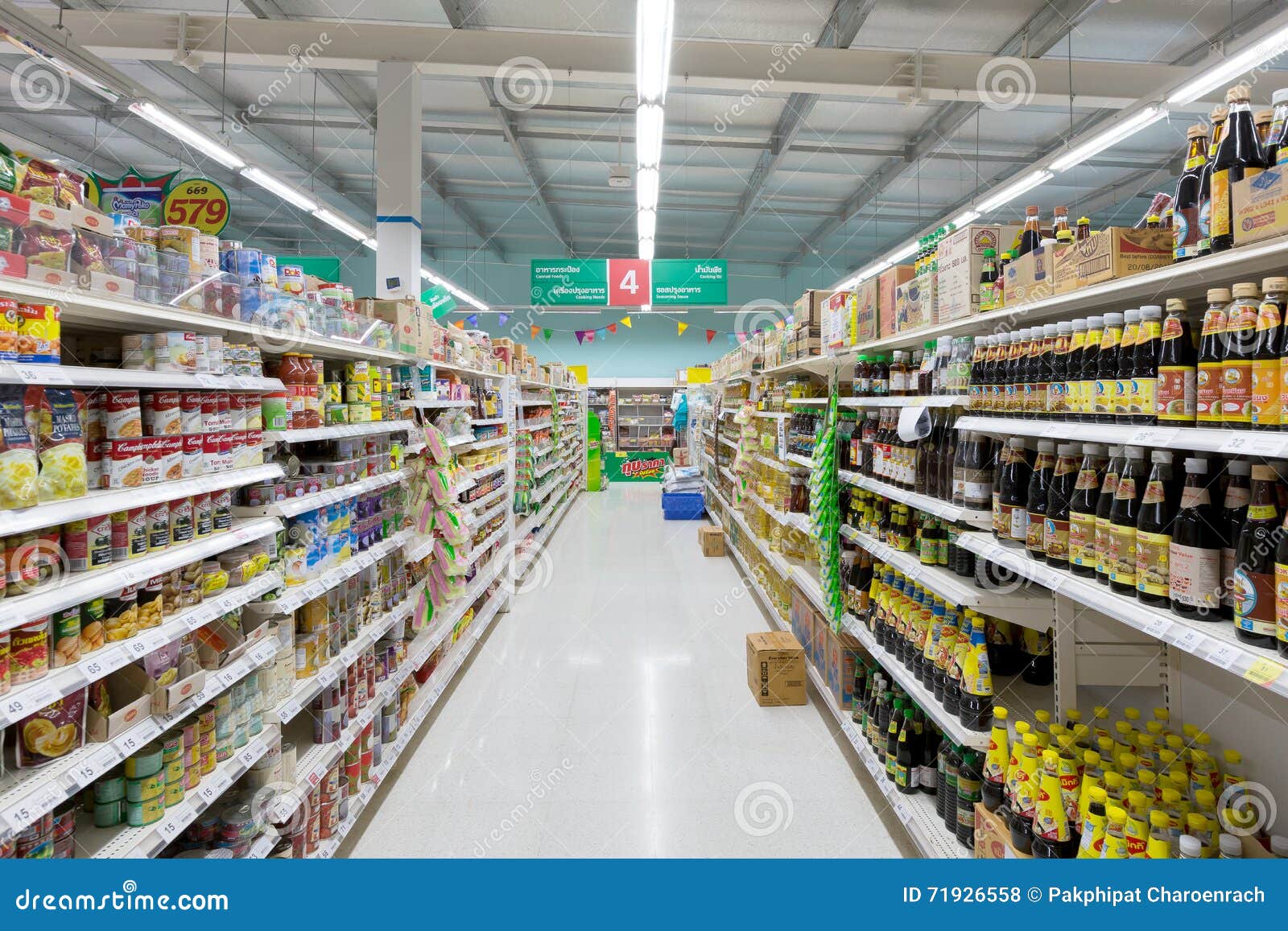 Tesco aisle hi-res stock photography and images - Alamy