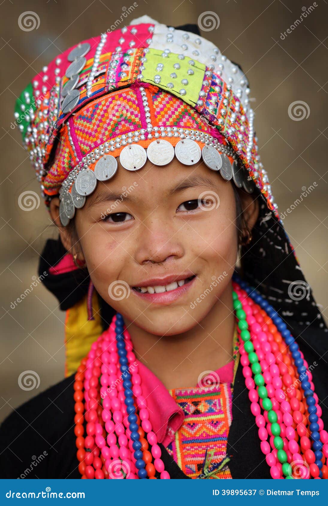 描绘年轻的阿卡在老挝照片摄影图片_ID:155881776-Veer图库