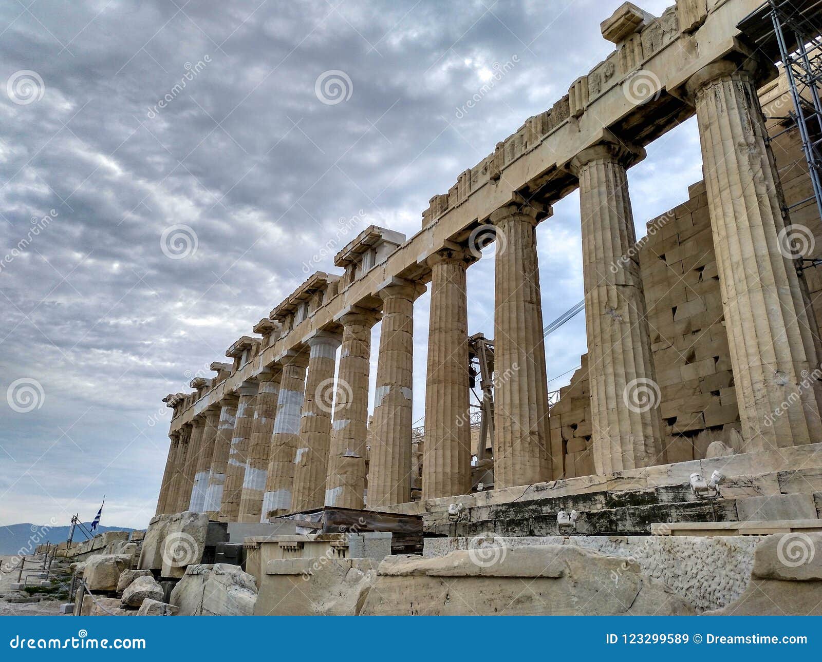 akropolis in the clouds