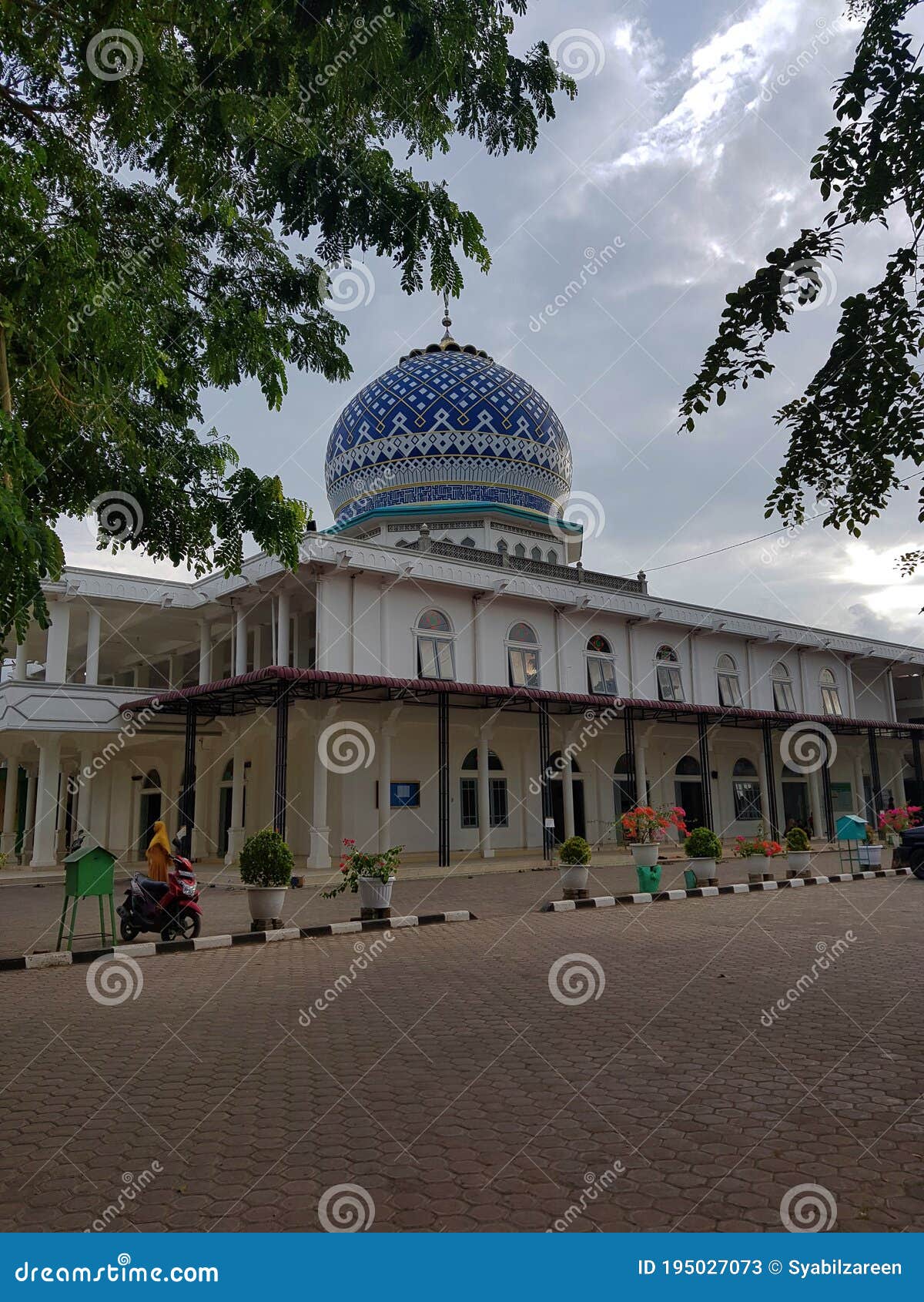 al-faizin mosque with blue qubah in lampeuneurut, aceh besar