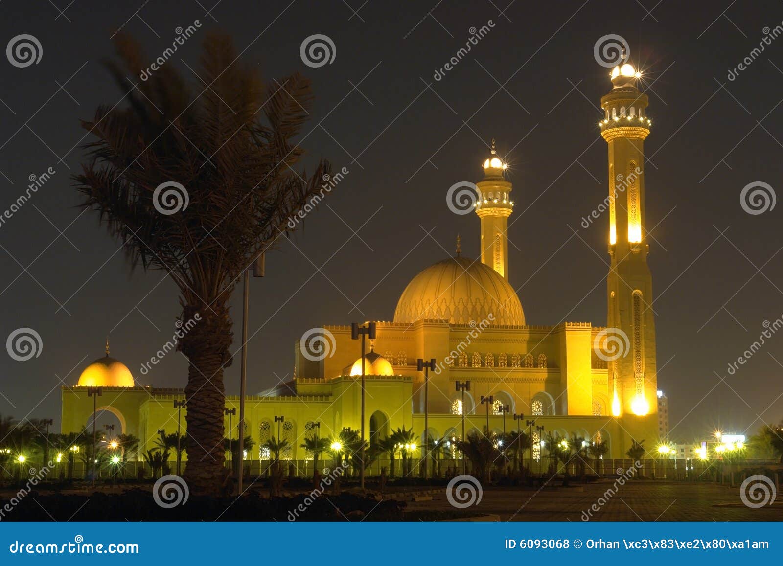 al-fateh grand mosque in bahrain - night scene