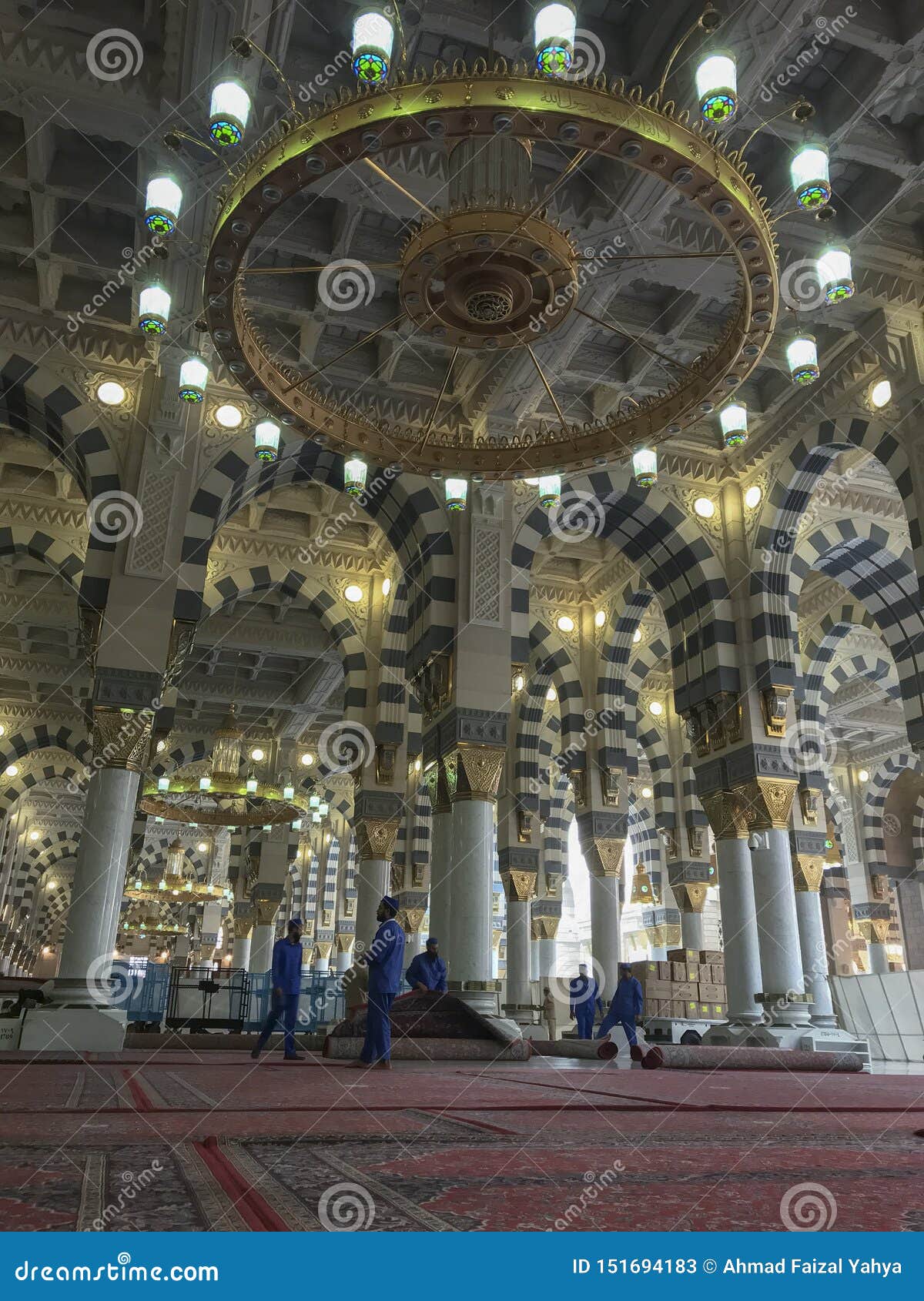 Al Madina Saudi Arabia May 25 2019 Workers Clean Up