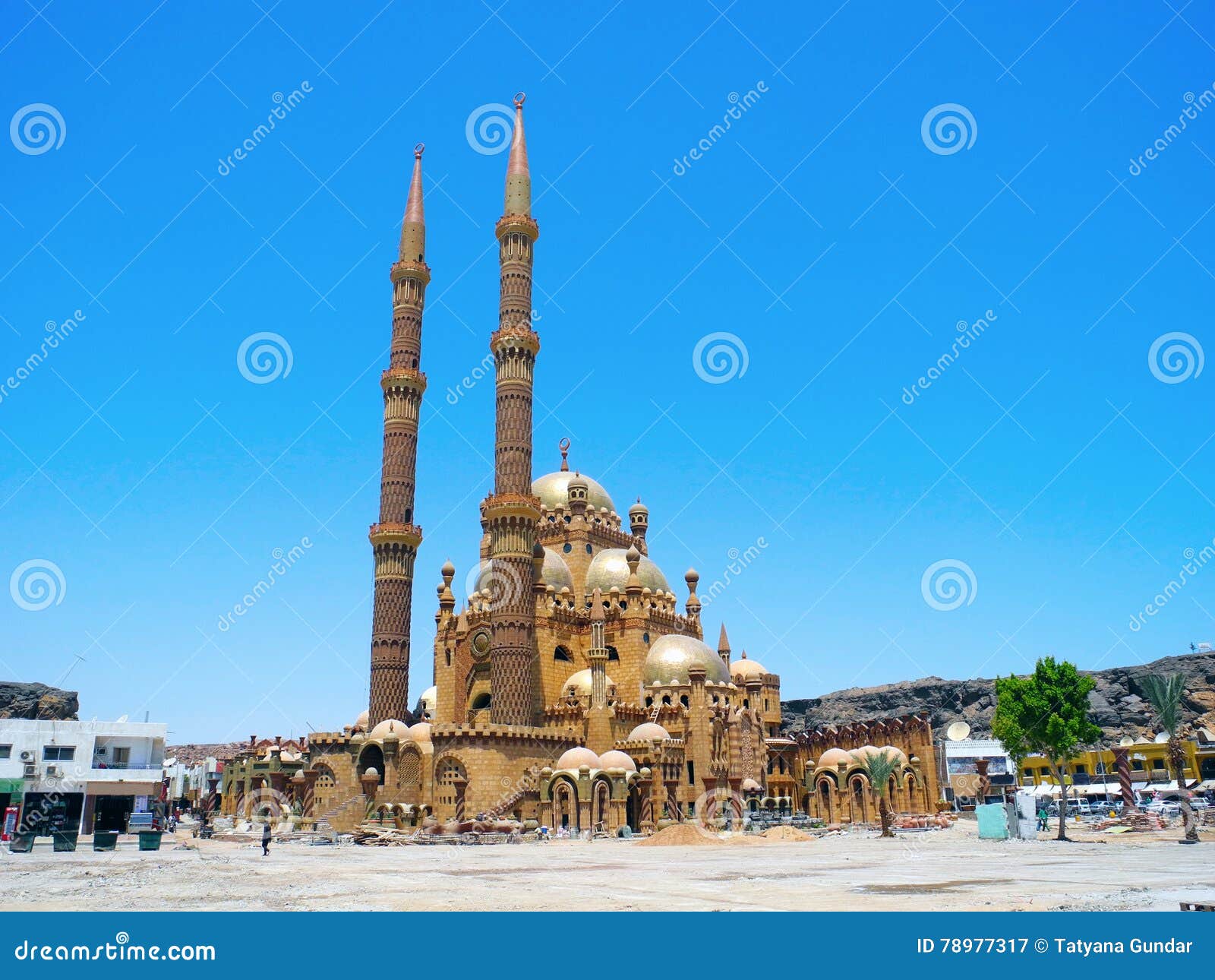 AlMustafa Mosque stockbild. Bild von grenzstein, sonnig 78977317
