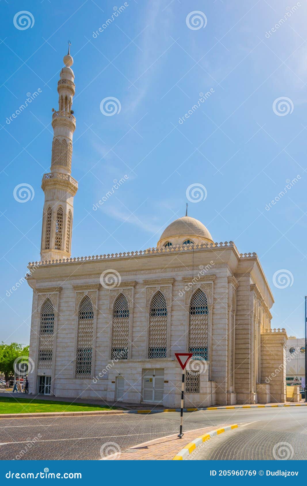 Al Zarawani Mosque in Al Ain, UAE Editorial Stock Image - Image of islamic,  mosque: 205960769