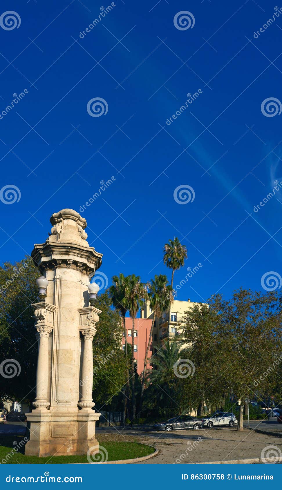 alameda albereda column in valencia