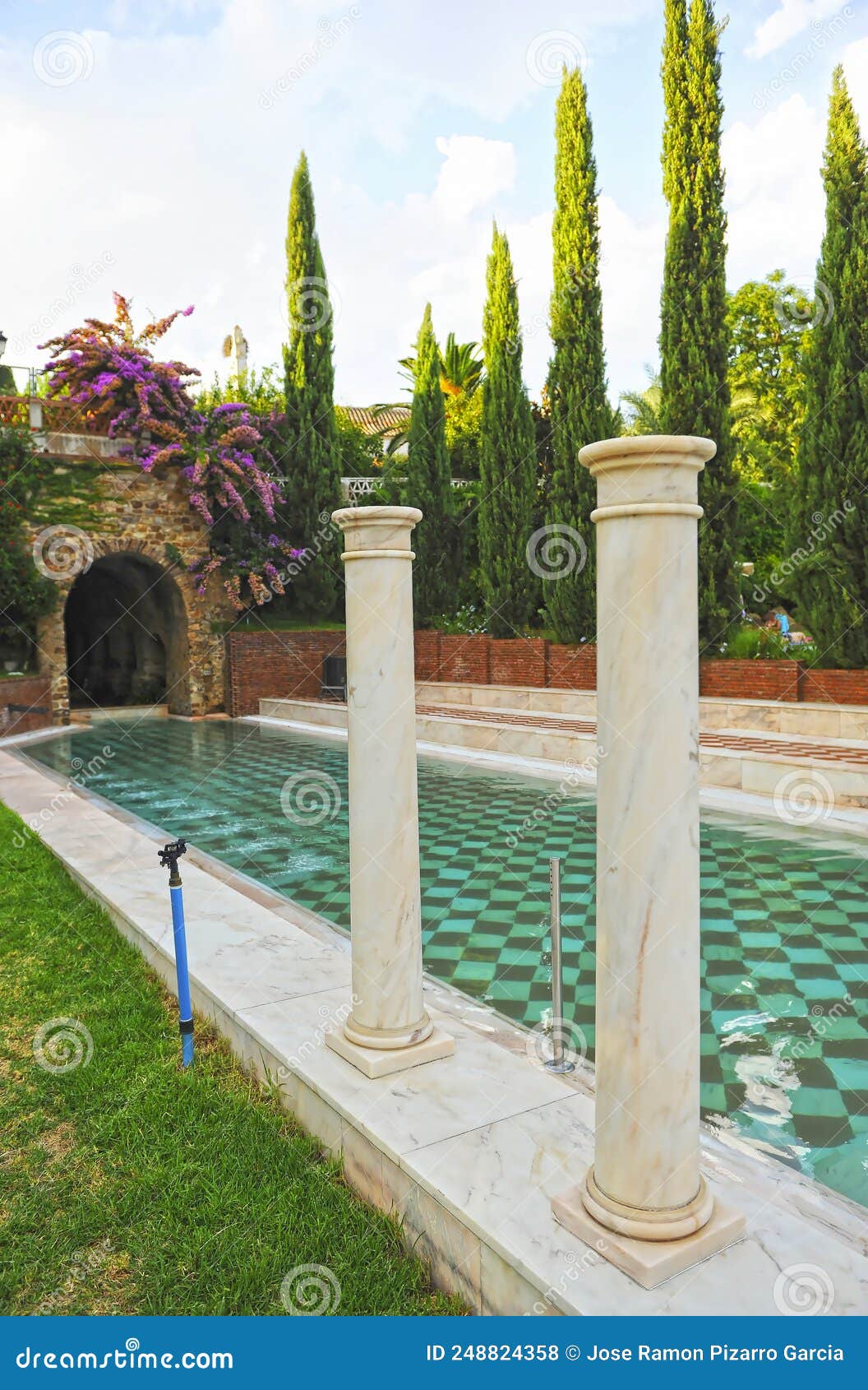 piscina al aire libre en alange, extremadura, espaÃÂ±a