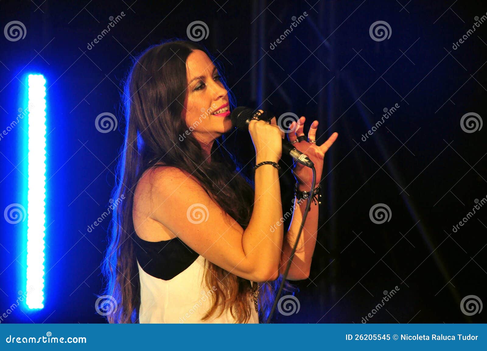 alanis morissette tour italia