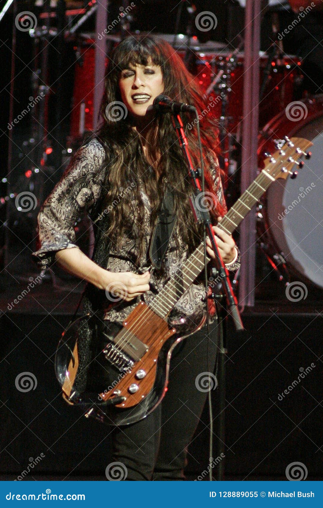 Alanis Morissette Performs in Concert Editorial Image Image of hard, music 128889055