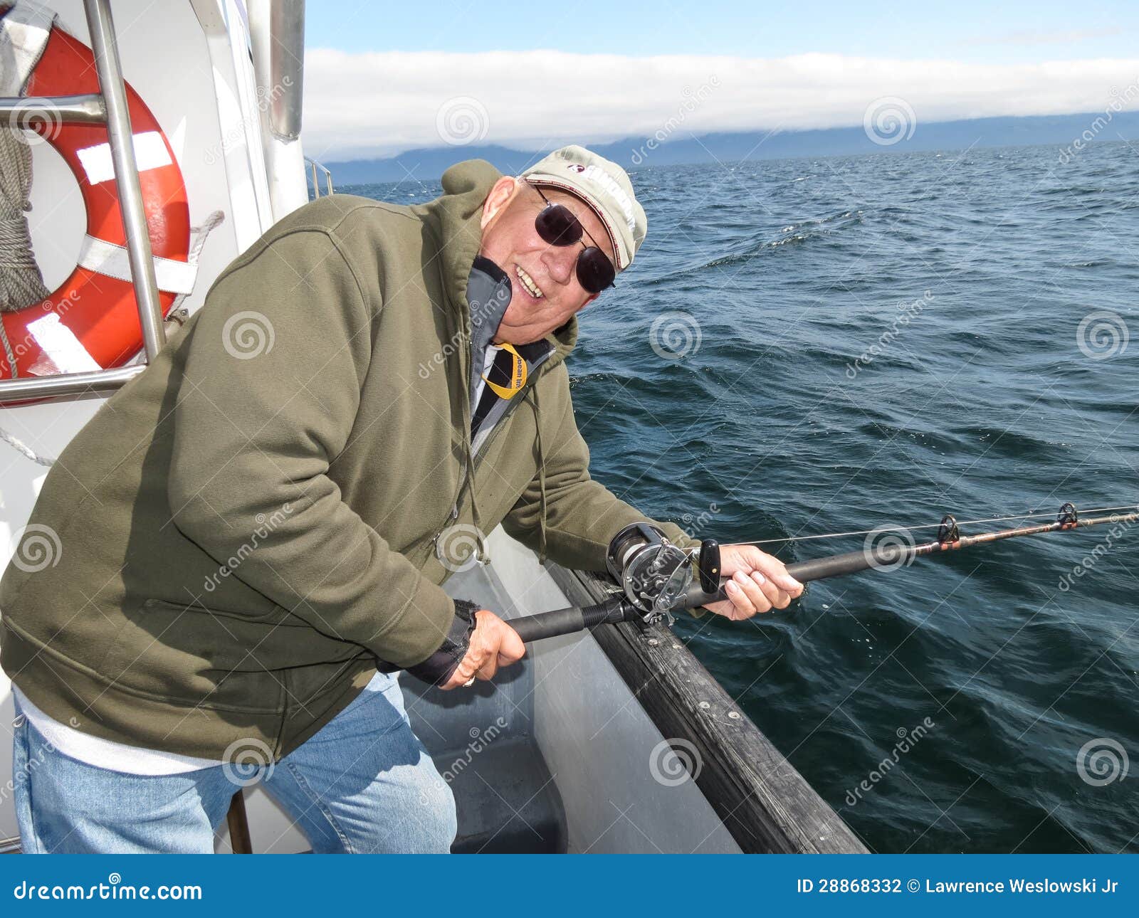 Alaska - Pesca Cansada Del Halibut Del Hombre Feliz Fotografía