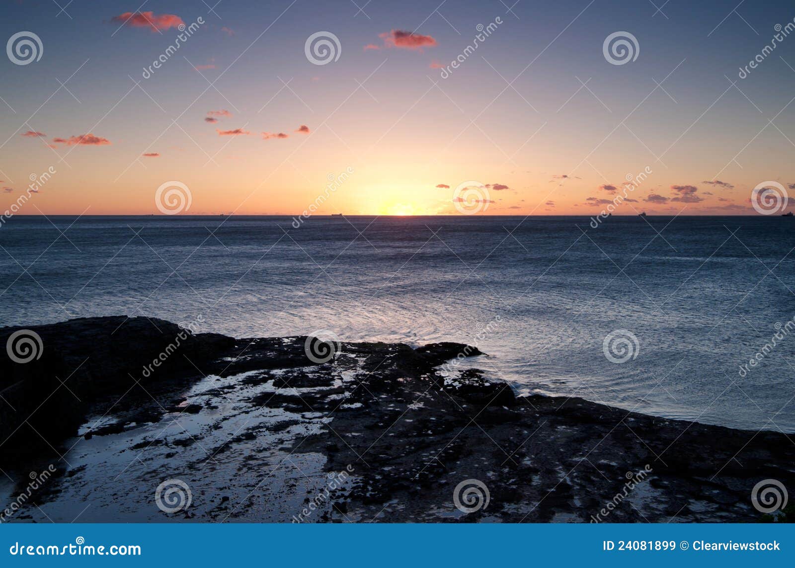 Alba dell'oceano a wollongong. Bella alba sopra l'oceano a wollongong