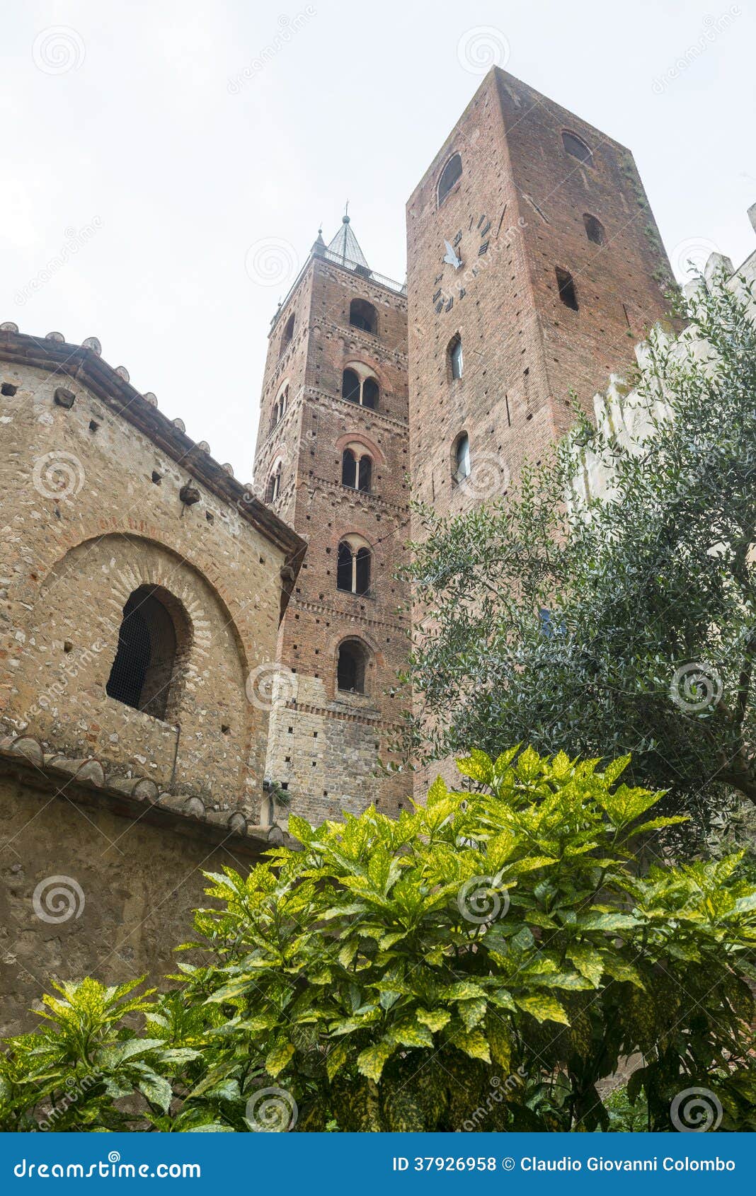 Albenga (Savona, Liguria, Italia): monumenti medievali (torri)