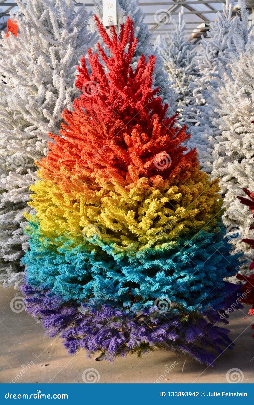 Albero Natale.Albero Di Natale Dell Arcobaleno Fotografia Stock Immagine Di Lavanda Albero 133893942