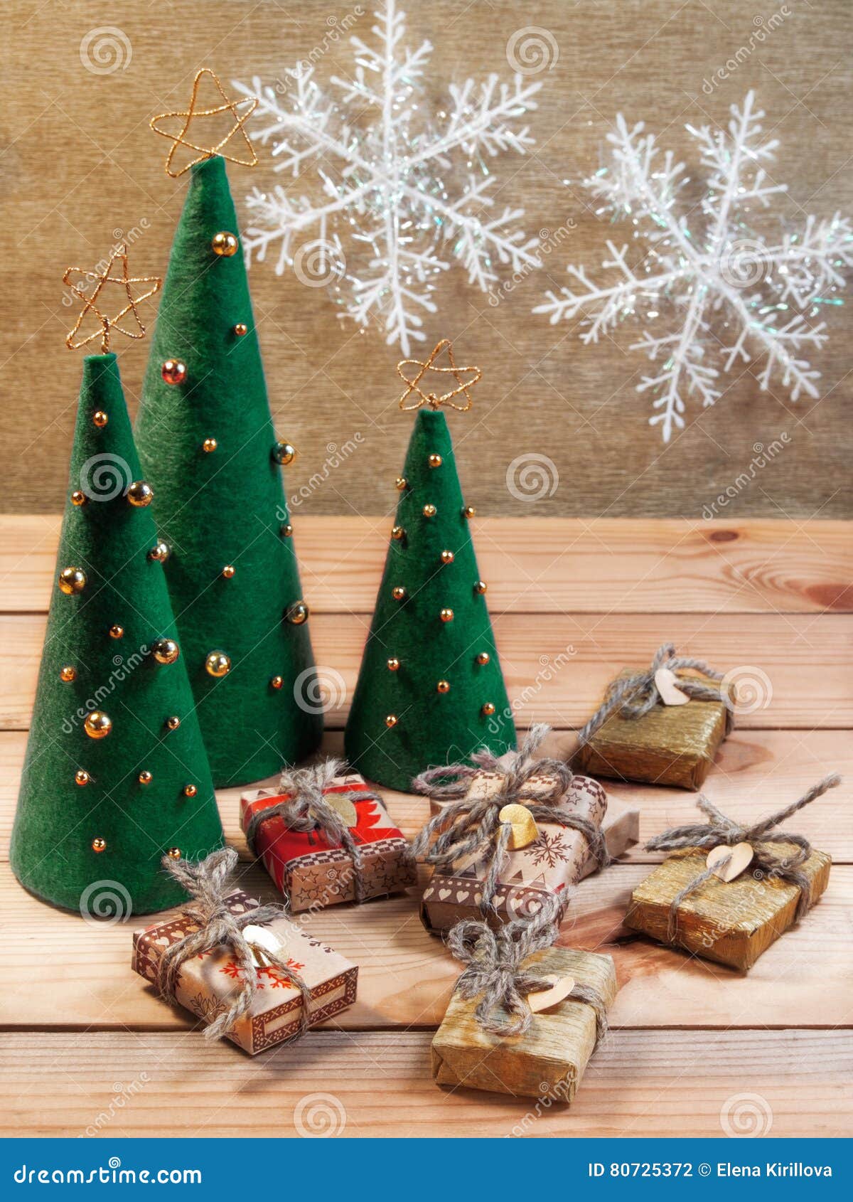 Regali Di Natale In Feltro.Albero Di Natale Fatto Di Feltro E Dei Regali Fotografia Stock Immagine Di Corda Nuovo 80725372
