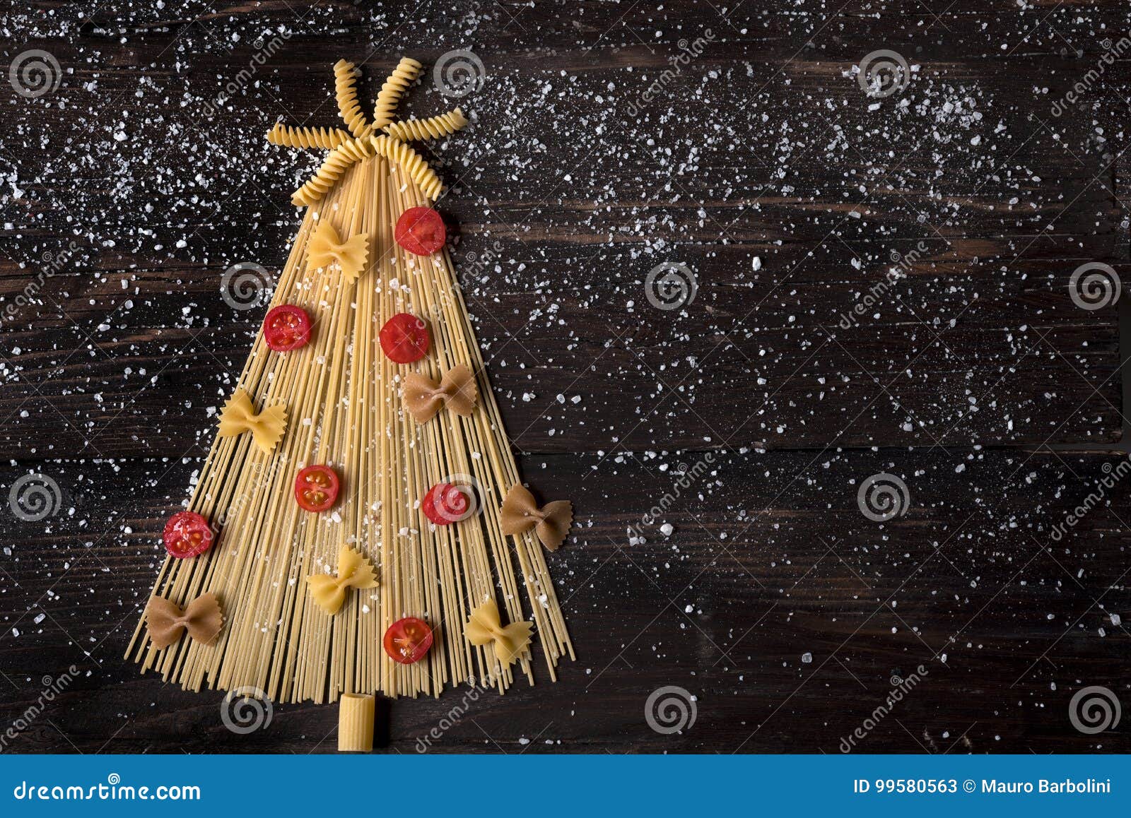 Albero Di Natale Gubbio Umbria.Albero Di Natale Di Spaghetti Stock Image Image Of Framework Snow 99580563