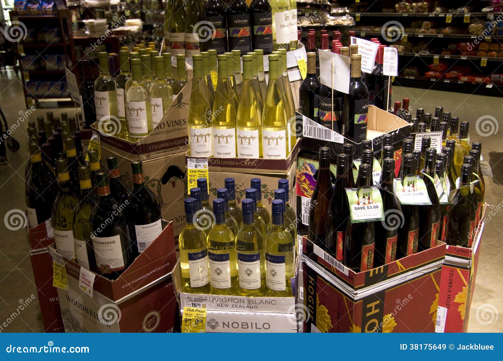 Alcohol in grocery store editorial stock image. Image of retail 38175649