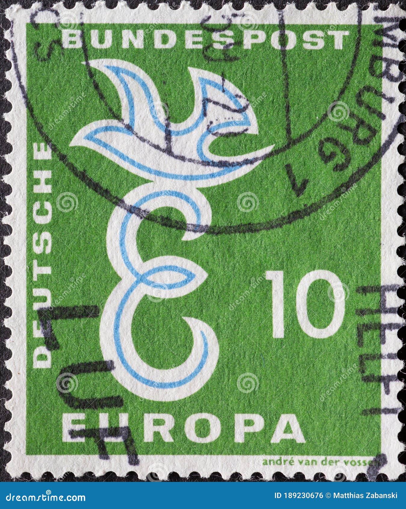 Alemania Alrededor De 1958 Un Sello Postal Impreso En Alemania Que Muestra Una E Mayuscula Y Una Paloma Con Fondo Verde Texto Foto Editorial Imagen De Primer Antiguedad