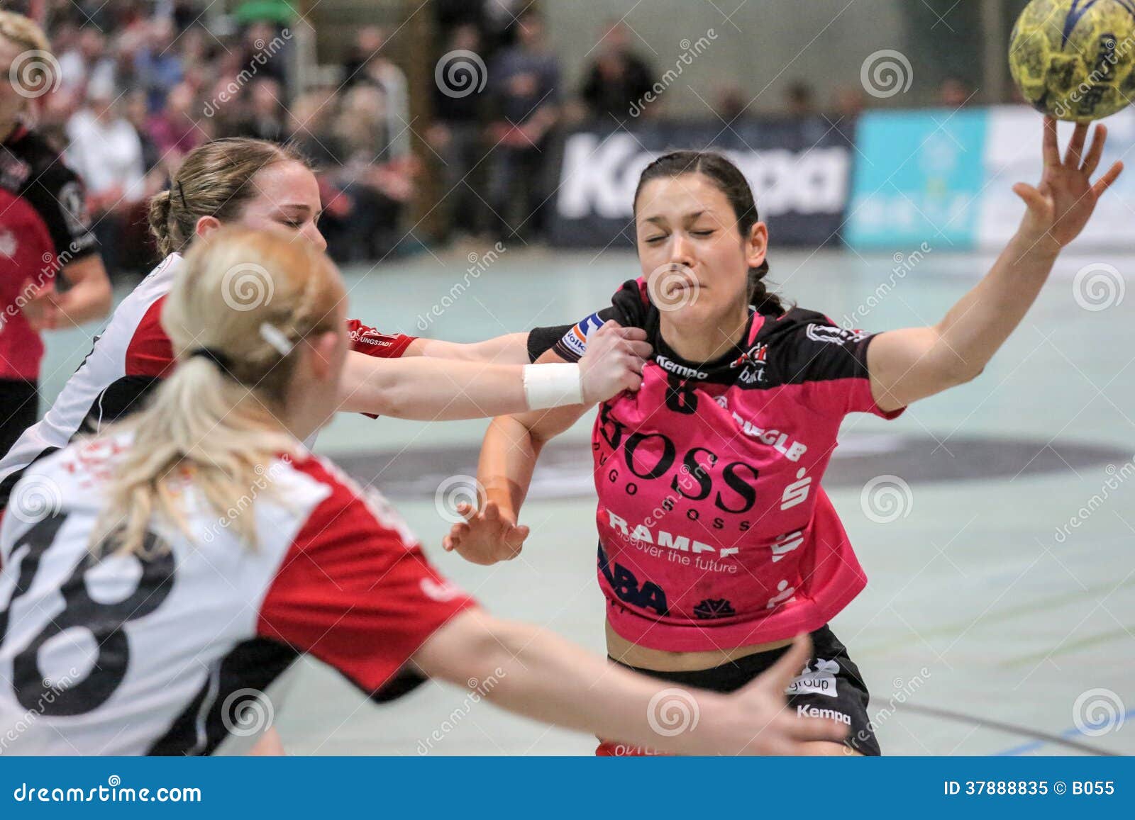 Alexandra Kubasta imagem editorial. Imagem de menina 37888835