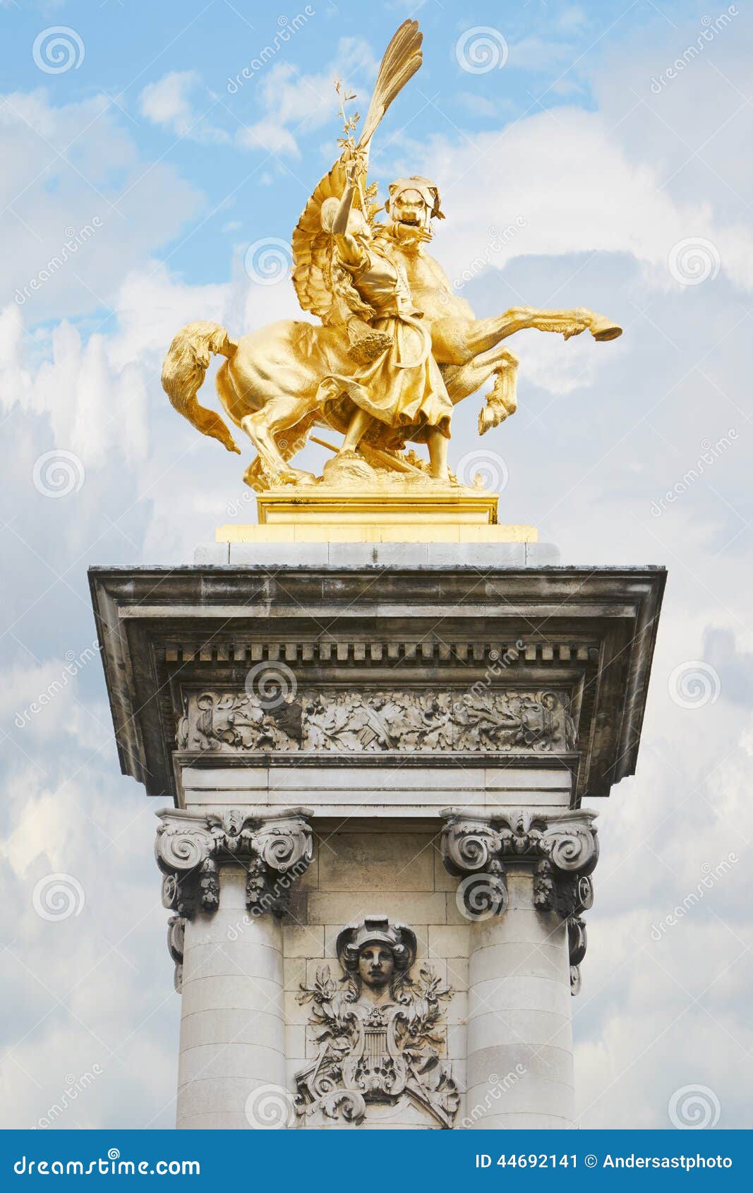 File:Golden Statue in Pont Alexandre III (Paris, France 