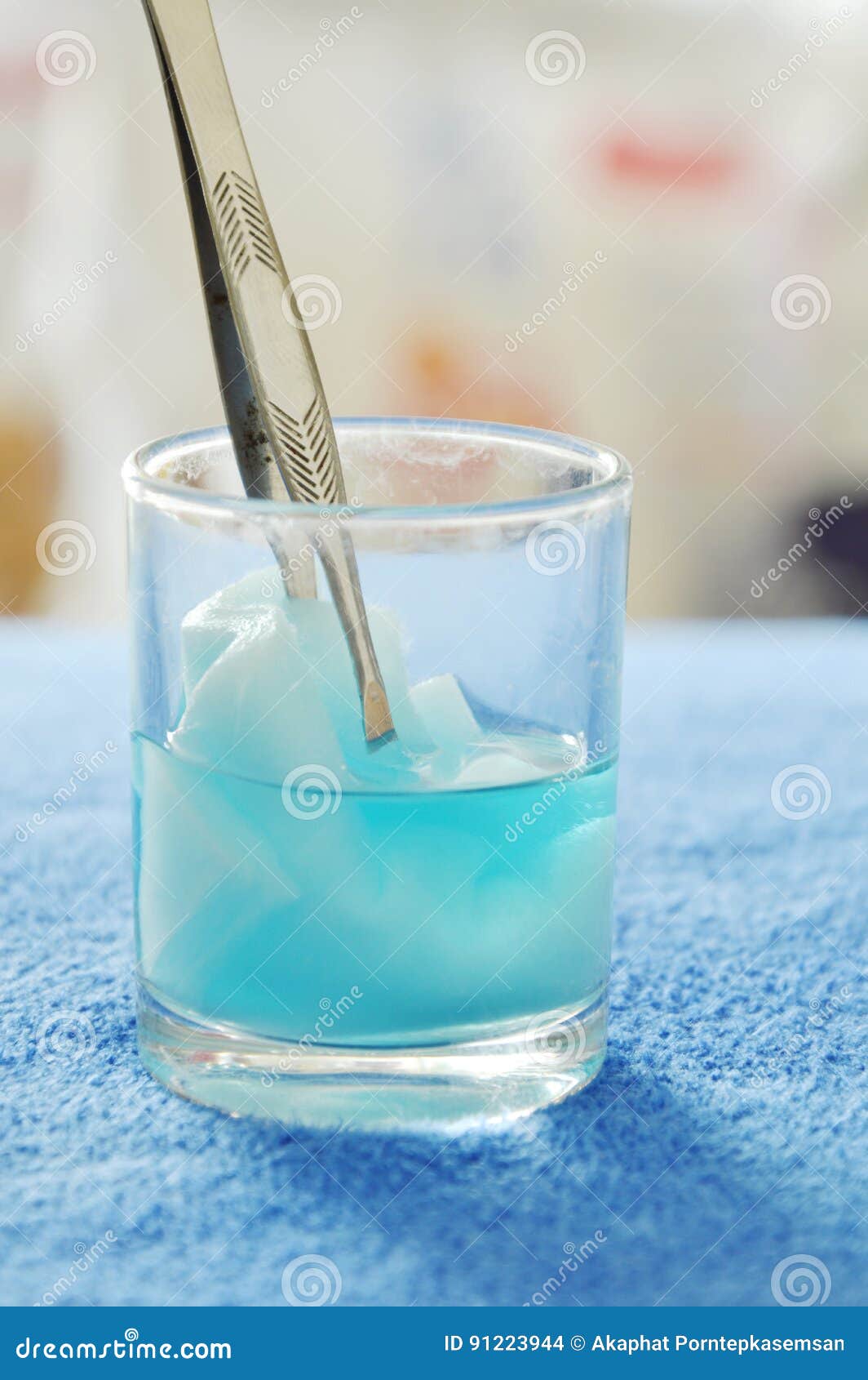 Como hacer bolitas de algodon con alcohol