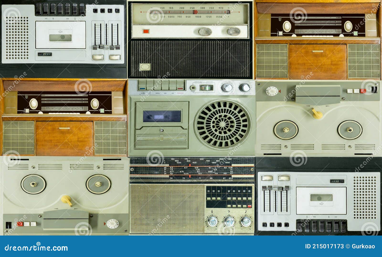 Algunas radios antiguas imagen de archivo. Imagen de marcar - 215017173