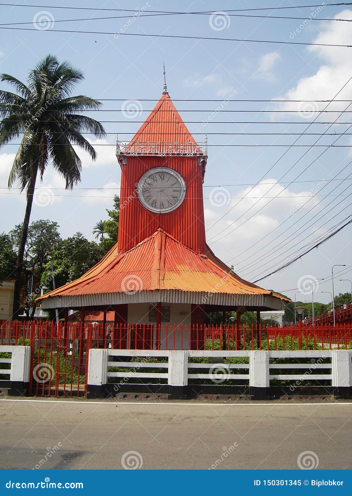 Ali Amjad Watch, Sylhet, Bangladesh 2007. El reloj de Ali Amjad es la torre de reloj más vieja situada en el banco del río de Surma en Sylhet, Bangladesh Se conoce como ‘Big Ben de Sylhet ‘y es una atracción popular, cerca al puente de Keane La torre fue construida en 1872 por el padre de Ali Amjad apenas dos años antes de que él nació