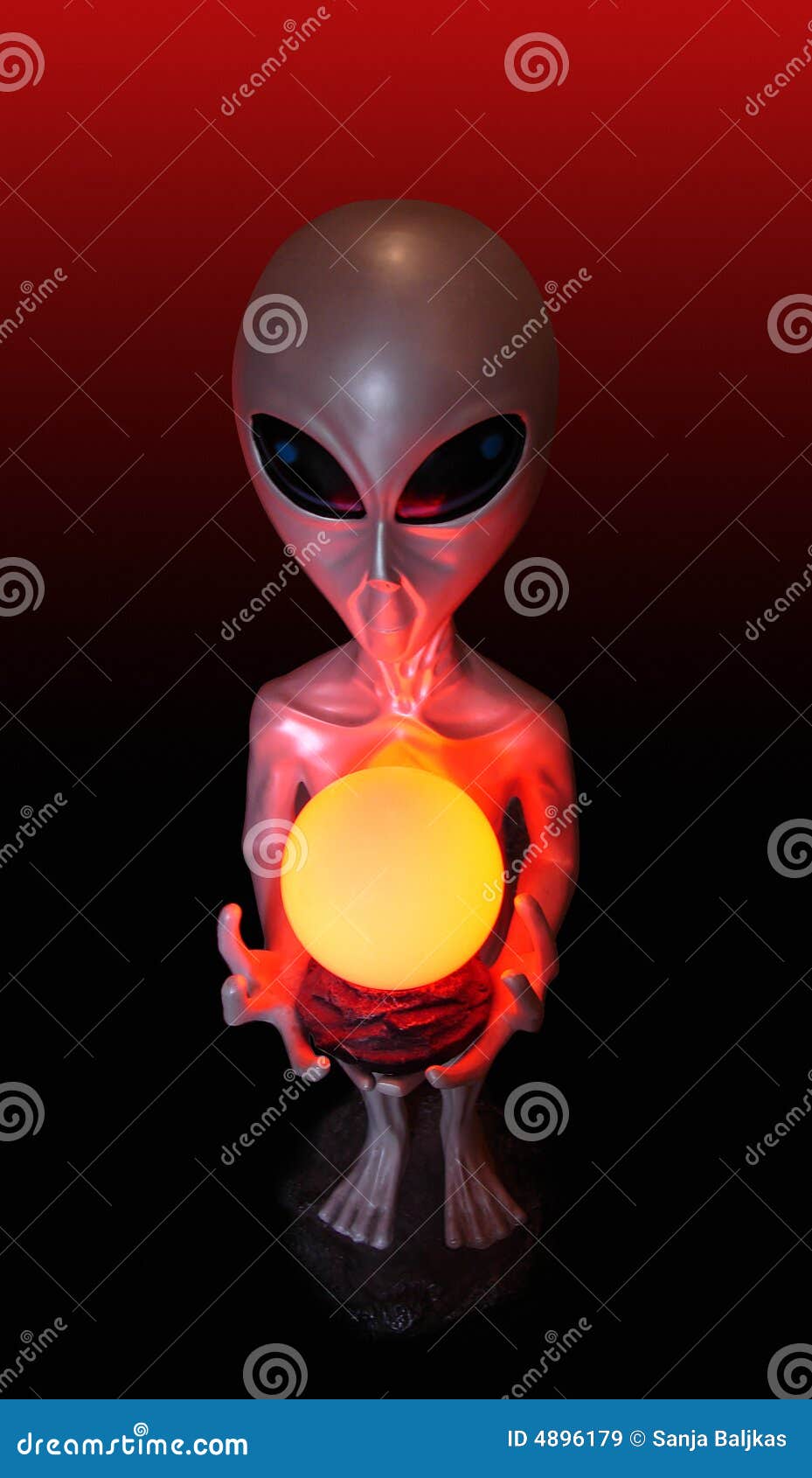 skinke utilgivelig sekstant Alien lamp stock image. Image of frown, devil, faces, danger - 4896179