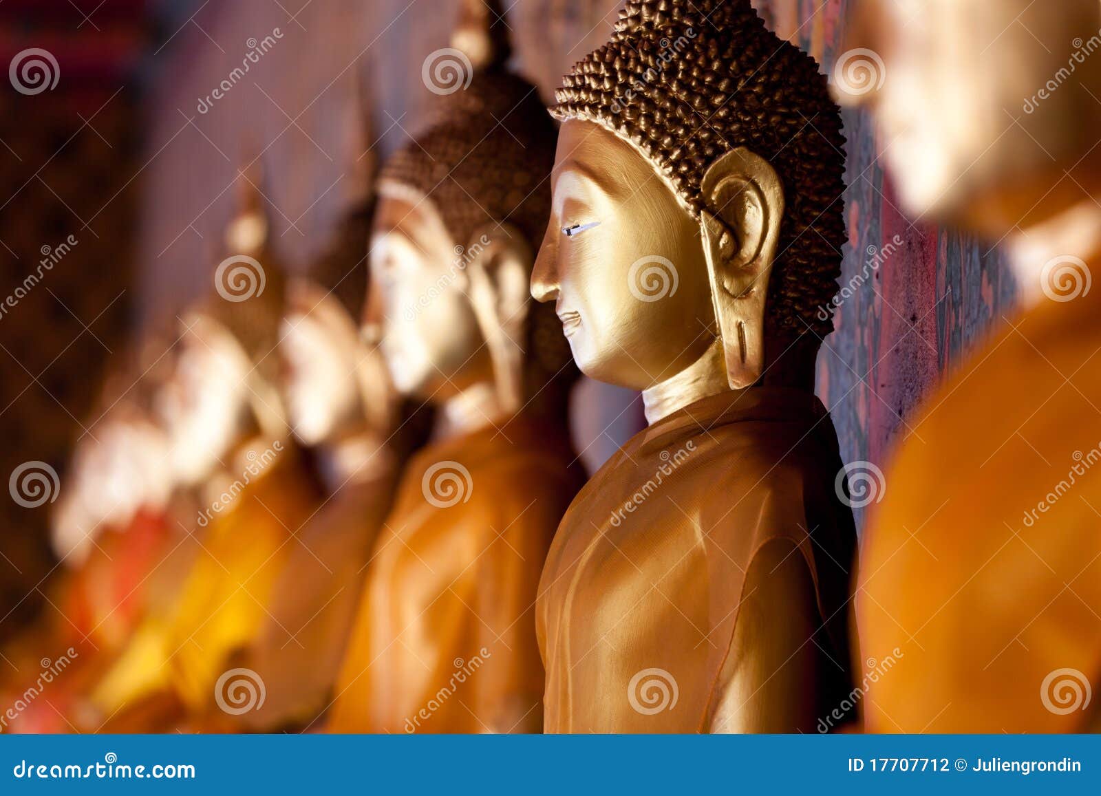 aligned gold buddha