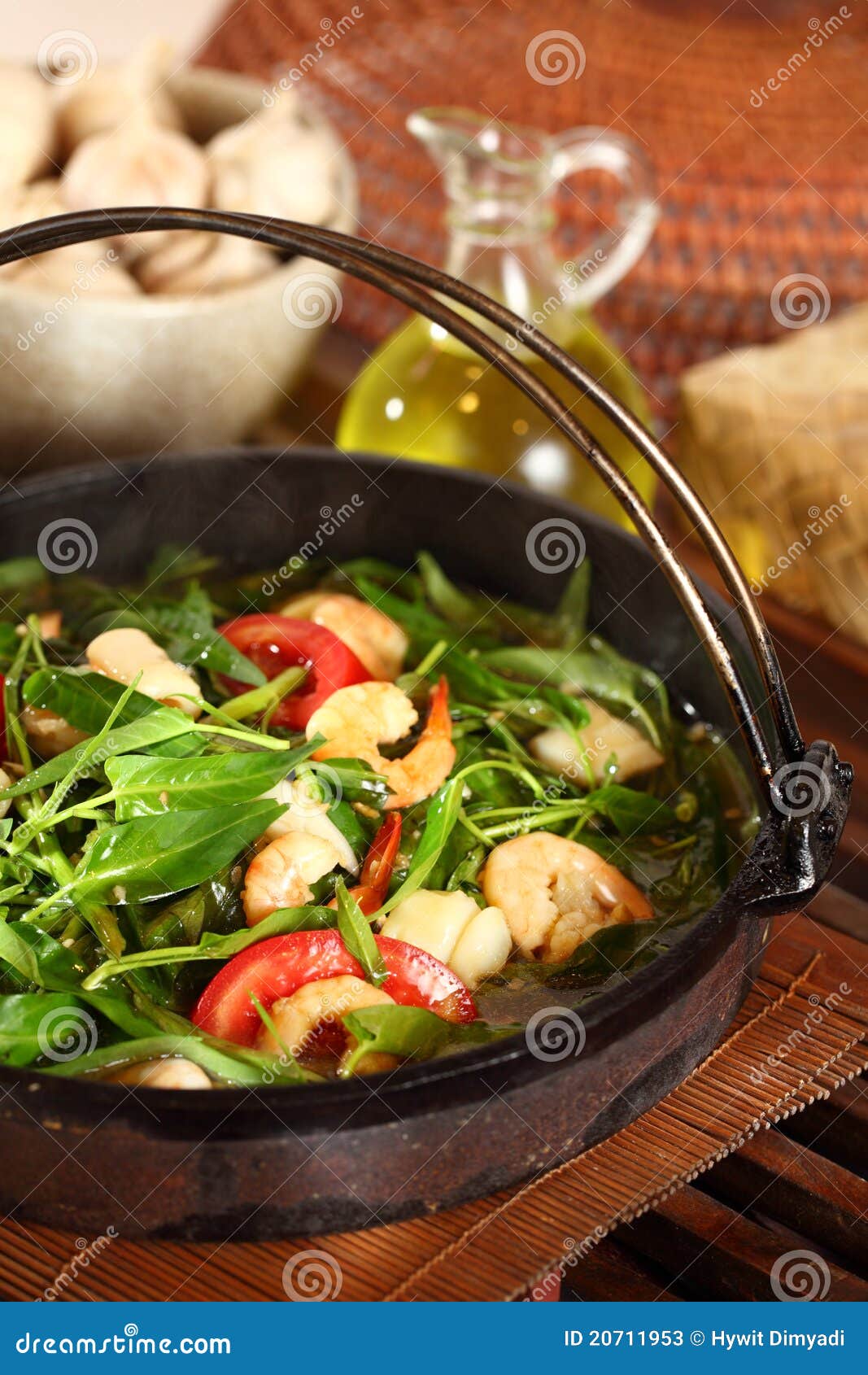 Alimento Dell'asiatico Della Piastra Riscaldante Immagine Stock - Immagine  di piatto, sano: 20711953