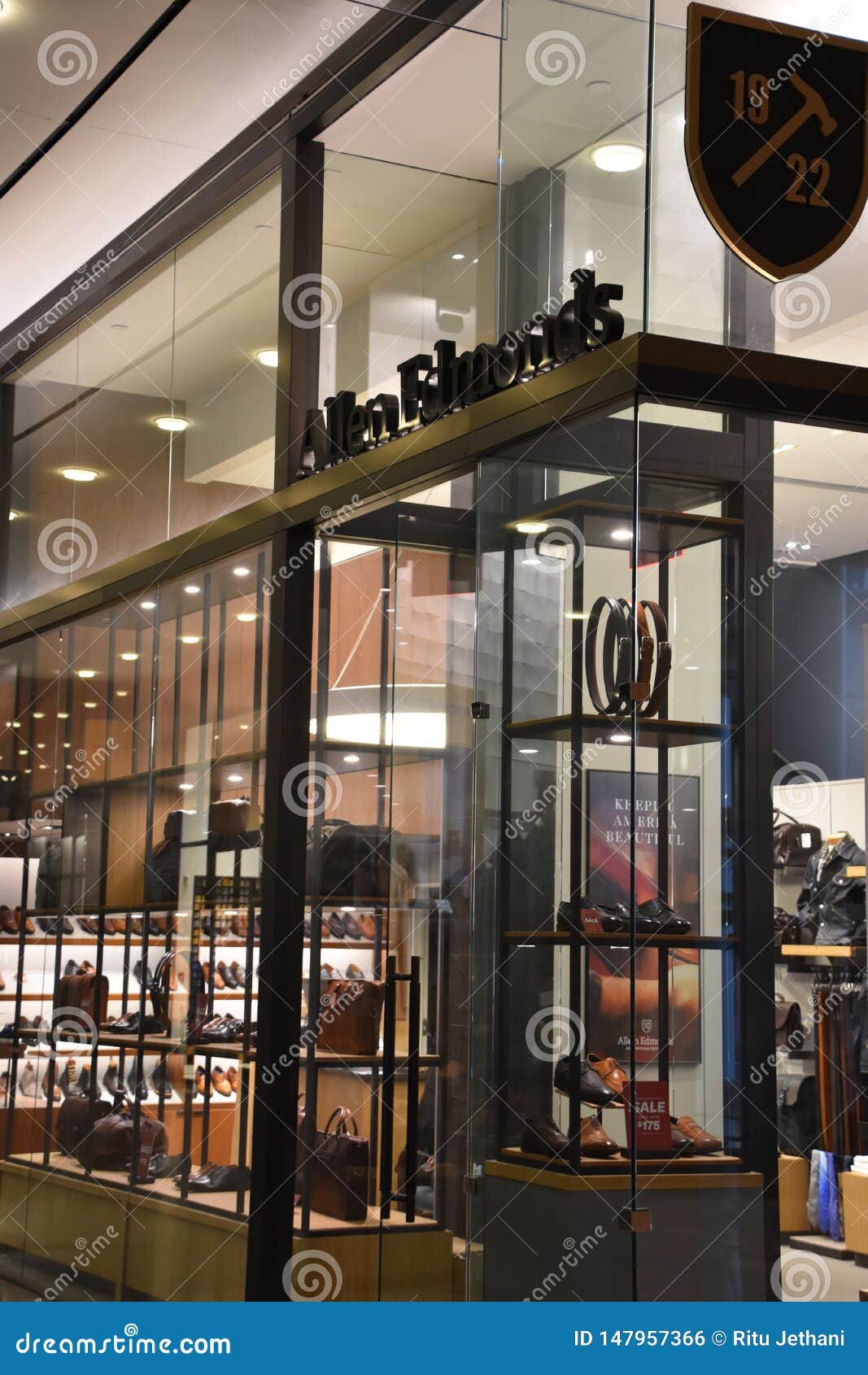 Allen Edmonds Store at Brookfield Place in Manhattan, New York Editorial  Photo - Image of city, downtown: 147957366