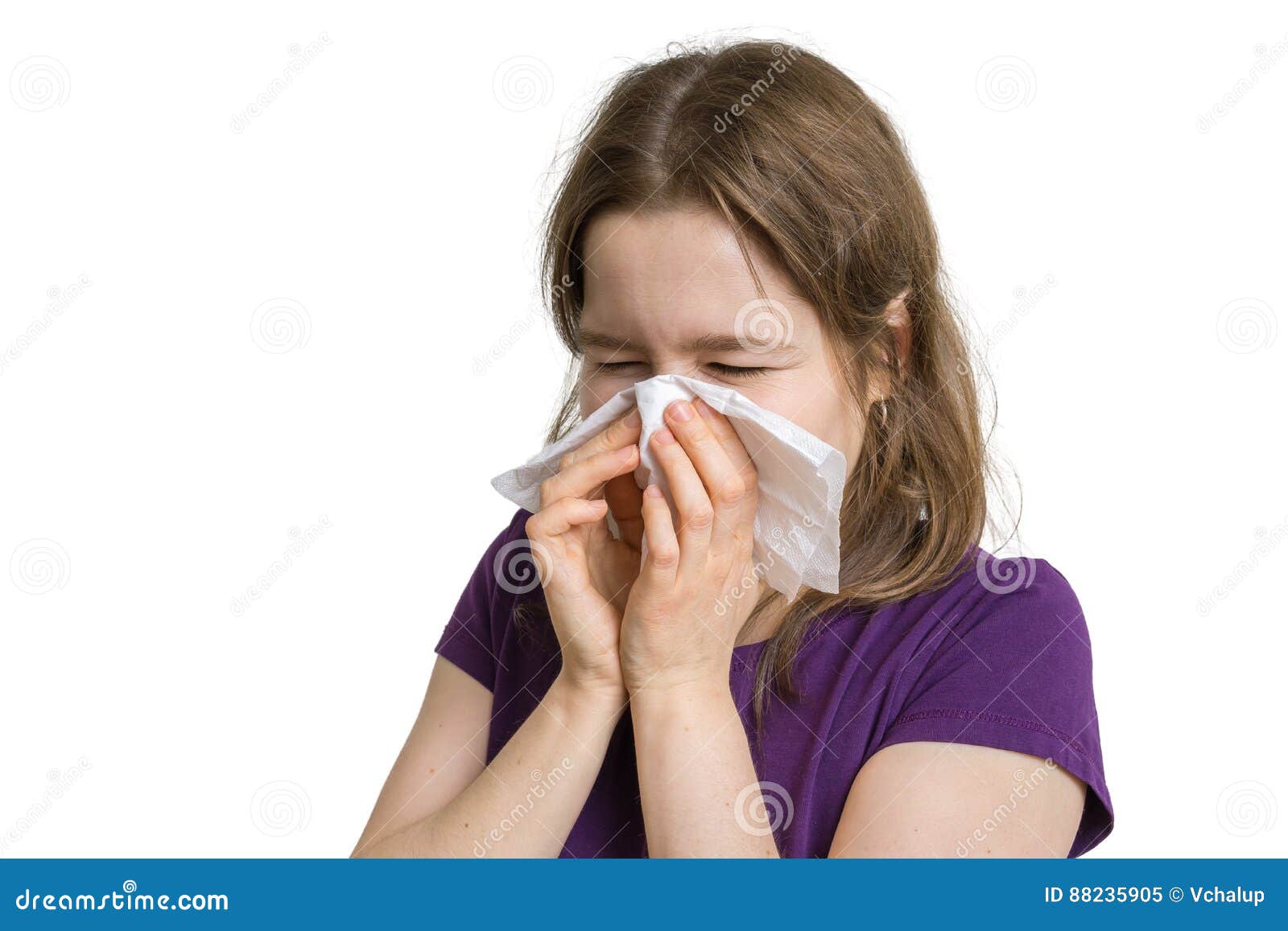 Насморк чихание слезятся глаза без температуры. Сморкается белый фон. Частое чихание и насморк. Аллергия чихание и насморк. Чихающий порошок.