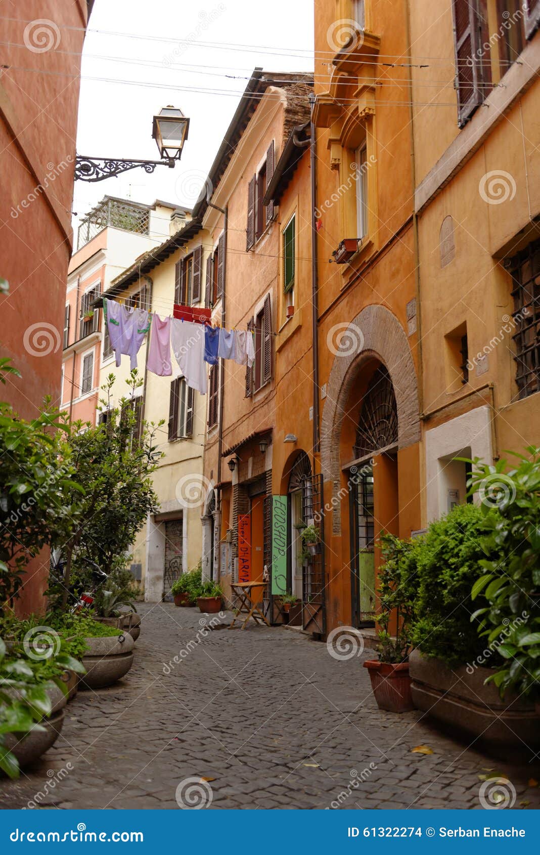 alleyway in rome, italy