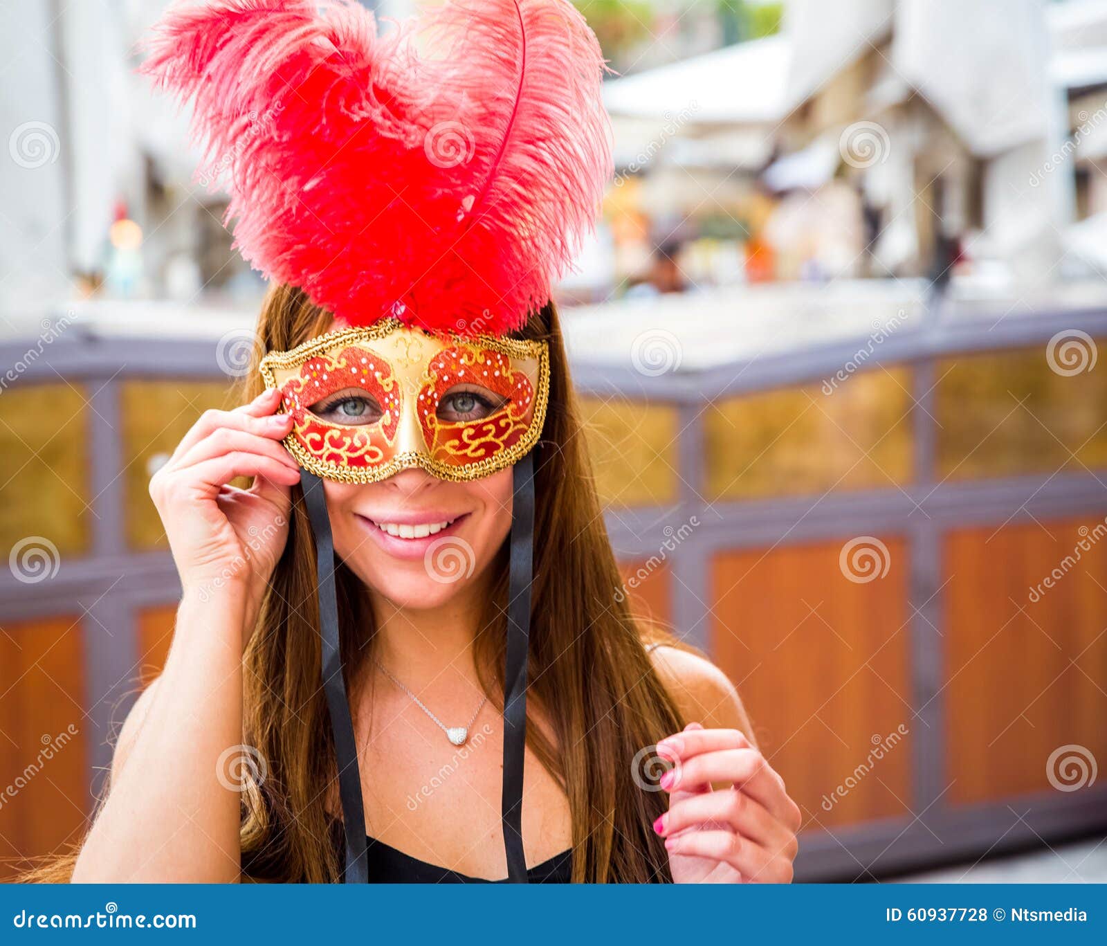 1300px x 1128px - Ally Breelsen Wearing The Mask In Venetian Style Editorial ...