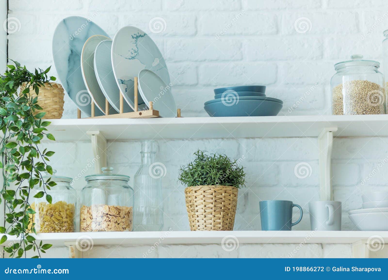 https://thumbs.dreamstime.com/z/almacenamiento-de-cereales-especias-guisantes-en-la-cocina-contenedores-para-graneles-frascos-vidrio-con-tapa-alimentos-198866272.jpg