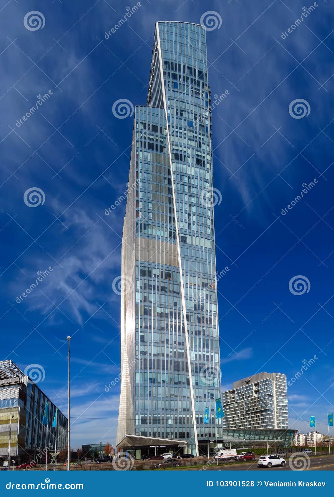 Almaty - Ritz Carlton Tower. Almaty, il Kazakistan - 9 novembre 2017: Ritz-Carlton Hotel sulla via di Al-Farabi a Almaty, il Kazakistan È un complesso delle costruzioni del centro di affari di Esentai Tower