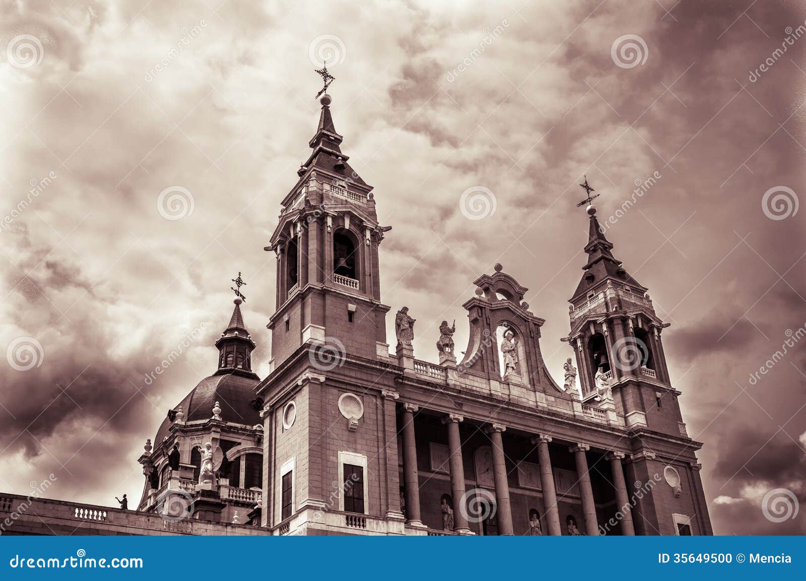 almudena cathedral of madrid