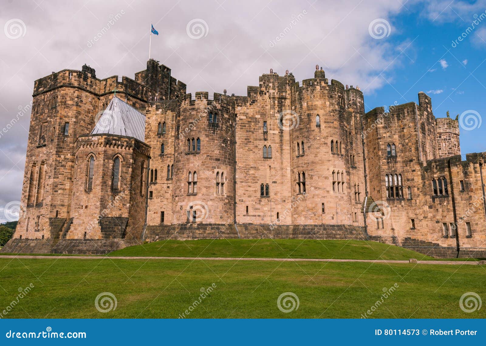 Alnwick Castle editorial stock photo. Image of green 80114573