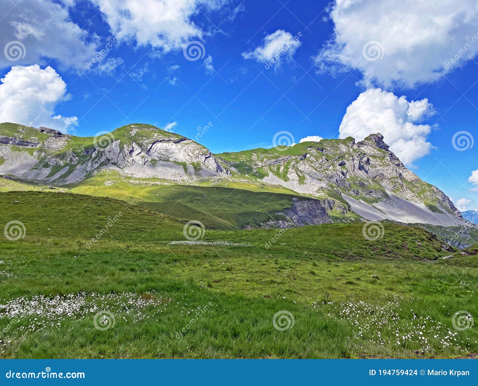 alpine peaks chli haupt murmelchopf and haupt or brÃÂ¼nighaupt bruenighaupt oder brunighaupt in the uri alps mountain massif