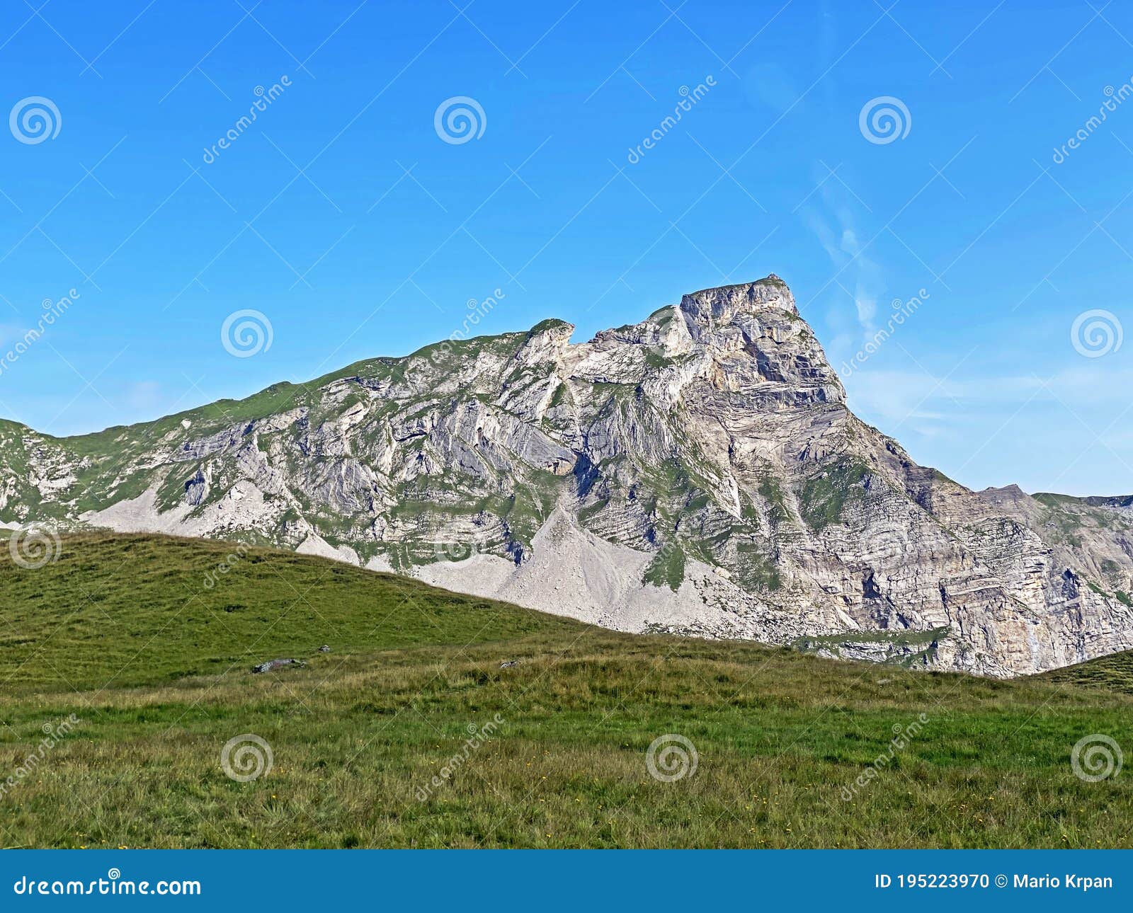 alpine peaks chli haupt murmelchopf and haupt or brÃÂ¼nighaupt bruenighaupt oder brunighaupt in the uri alps mountain massif