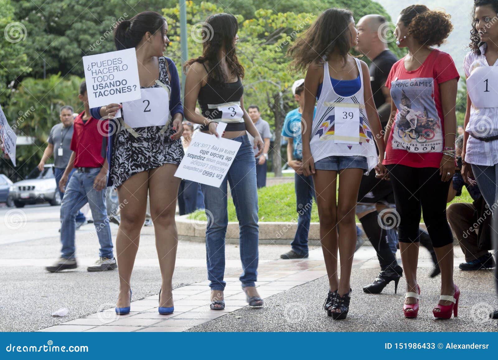 Dating a taller woman in Caracas