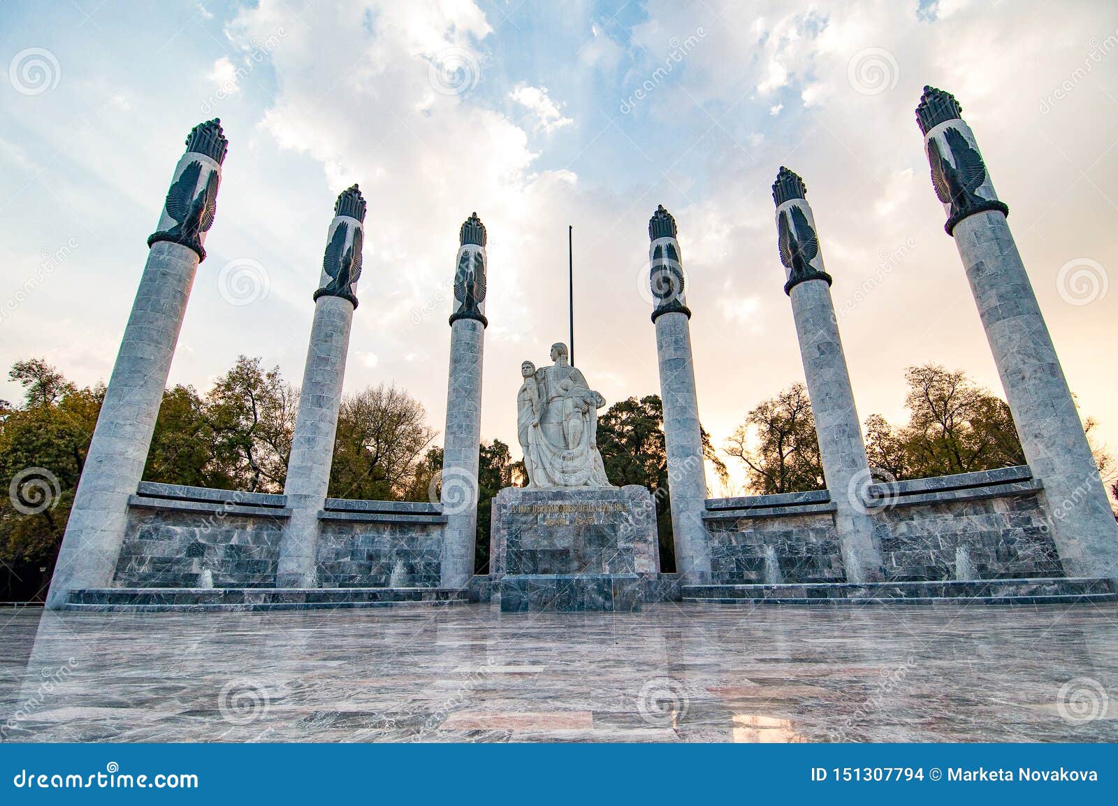 altar a la patria, monumento a los niÃÂ±os hÃÂ©roes - altar to the homeland,  monument to the boy heroes in chapultepec park