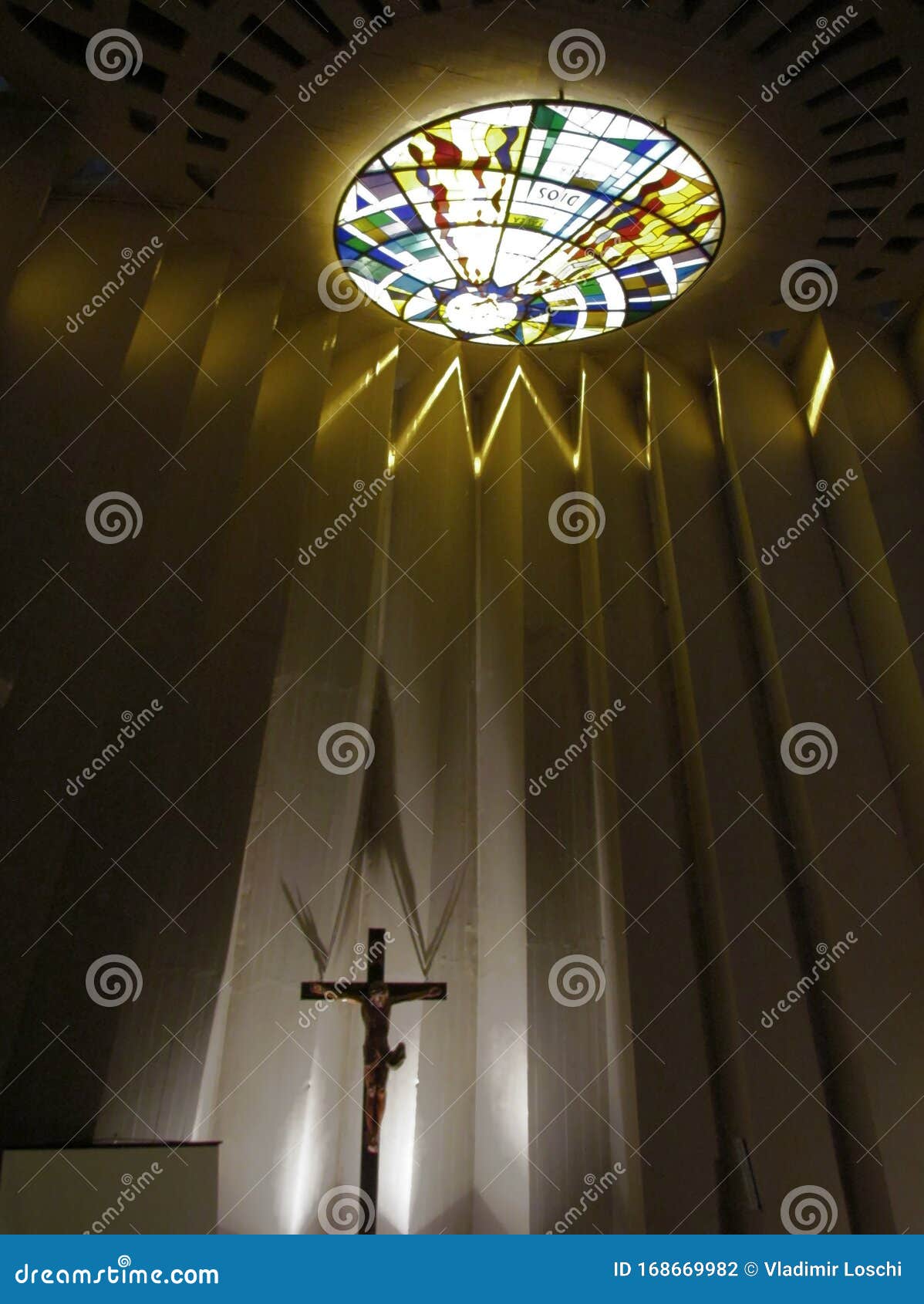Altar Y Vista Parcial De La Nave De La Iglesia Fotografía editorial - Imagen de cristal, neanderthal: 168669982 Altar Y Vista Parcial De La Nave De La Iglesia Fotografía editorial - Imagen de cristal, neanderthal: 168669982